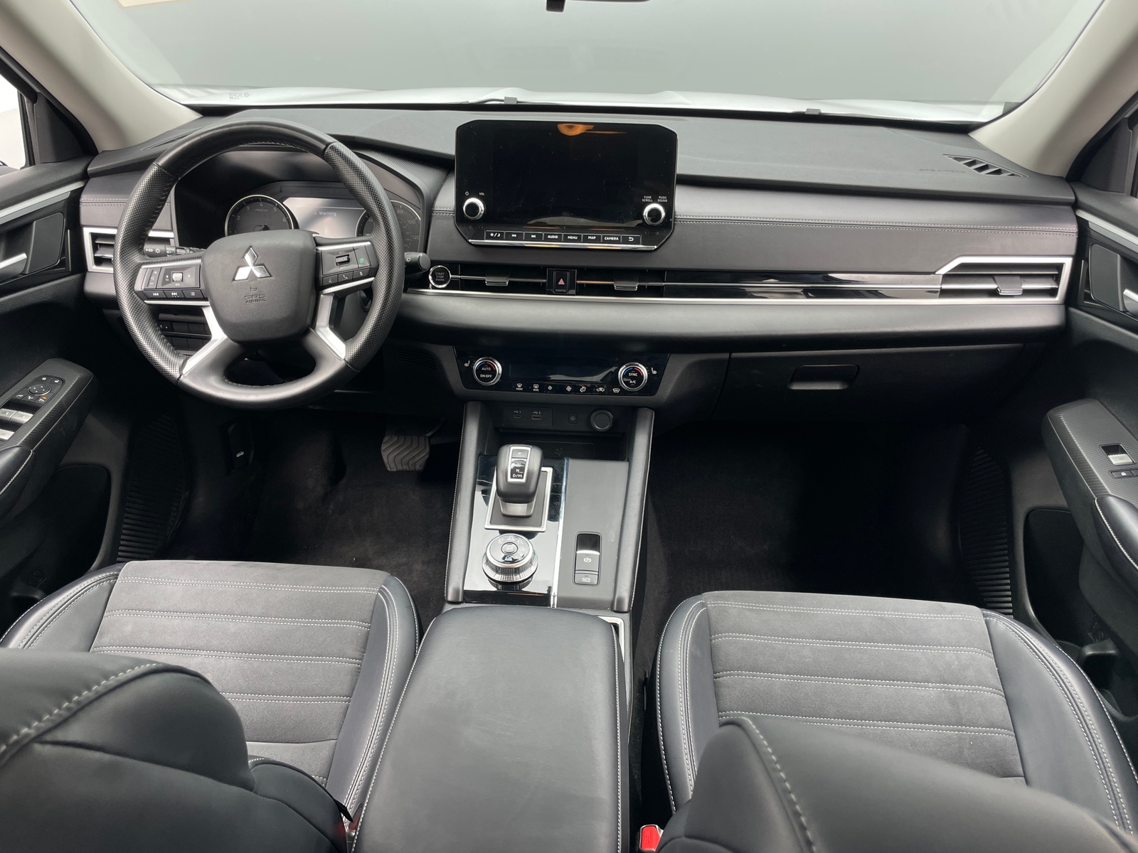 Thumbnail: 2024 Mitsubishi Outlander - 2