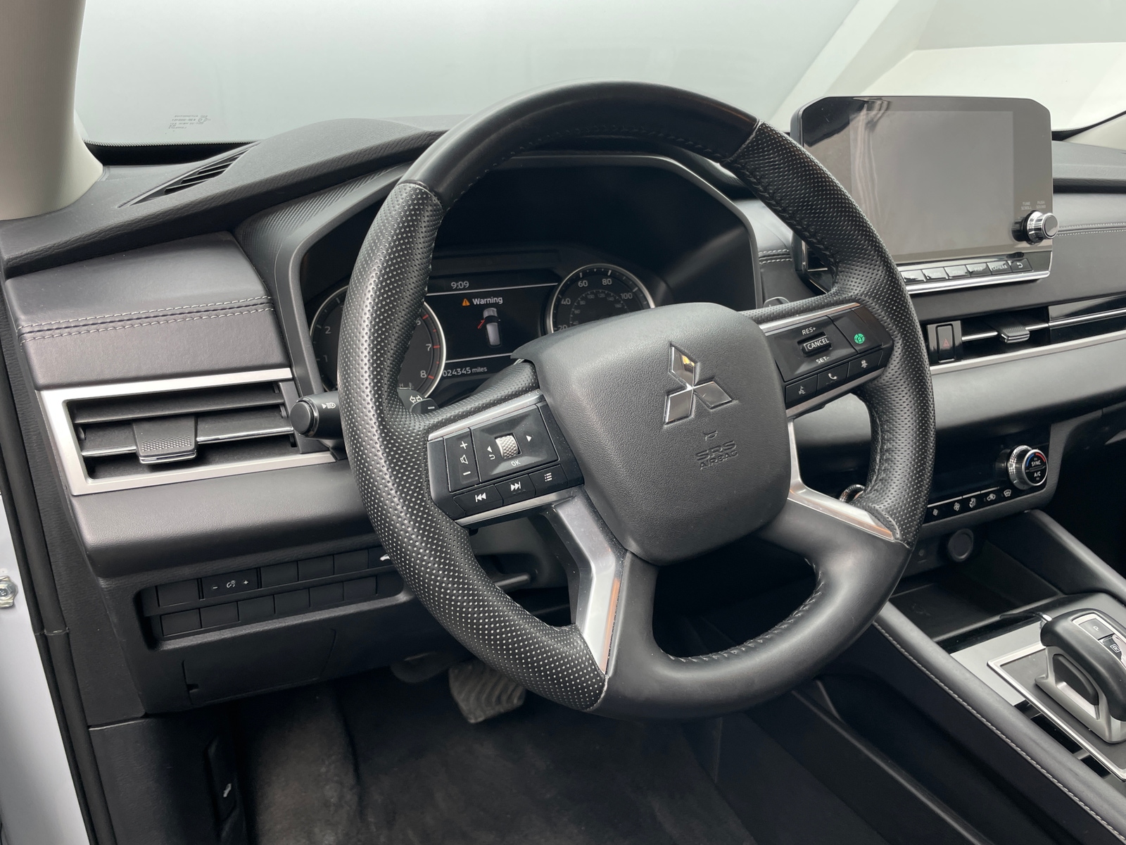 Thumbnail: 2024 Mitsubishi Outlander - 4