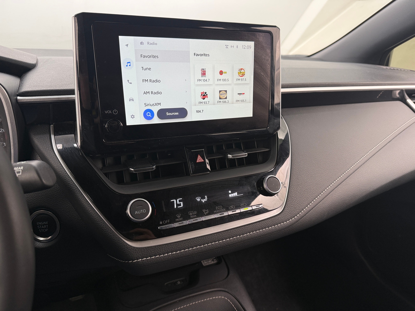 Thumbnail: 2025 Toyota Corolla - 4