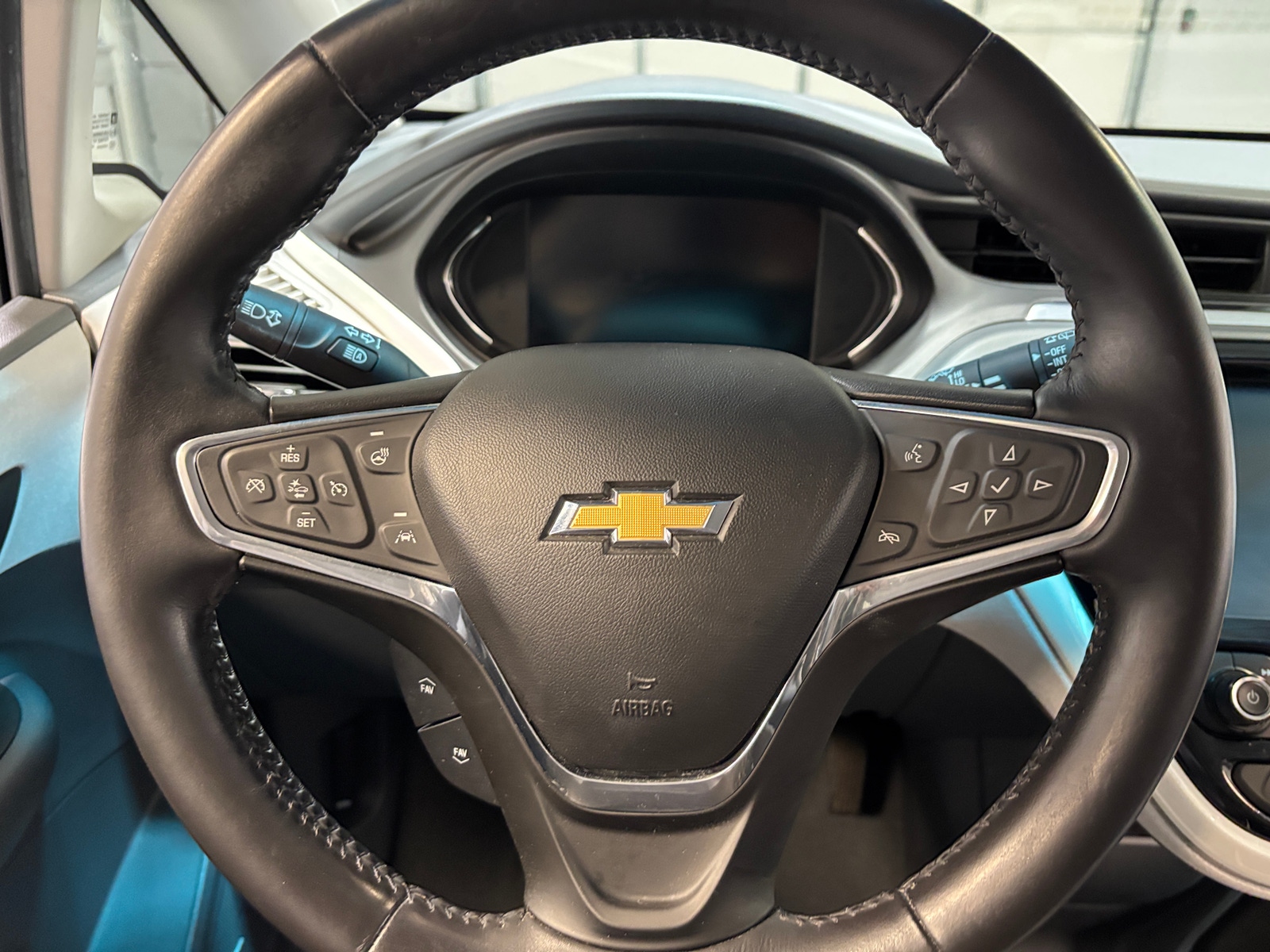 Thumbnail: 2017 Chevrolet Bolt EV - 4