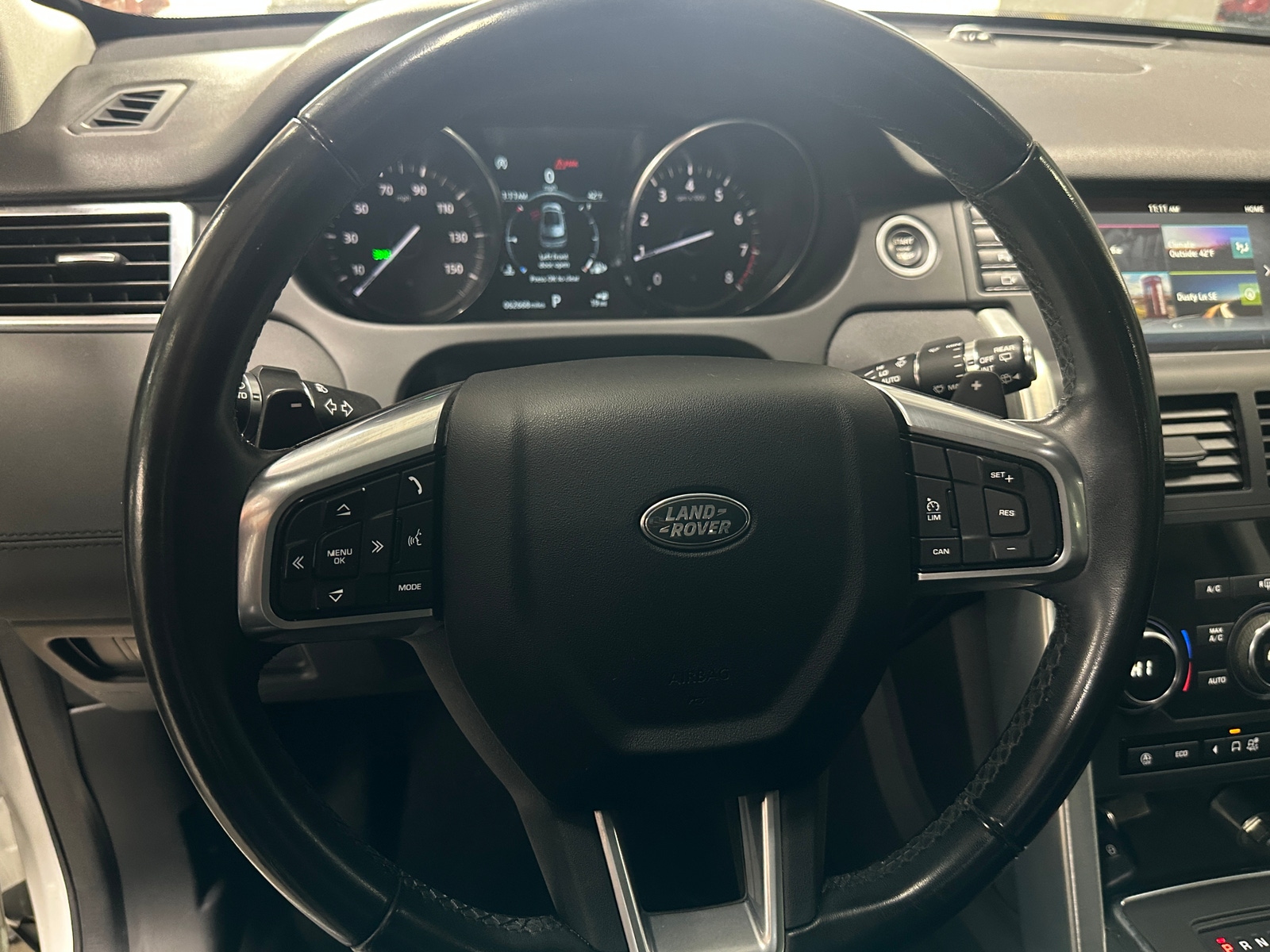 Thumbnail: 2019 Land Rover Discovery Sport - 4