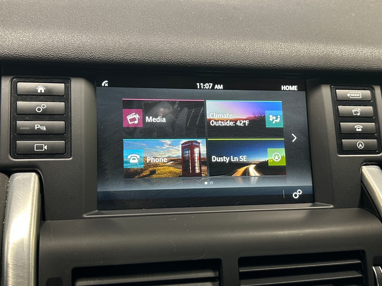 Thumbnail: 2019 Land Rover Discovery Sport - 3