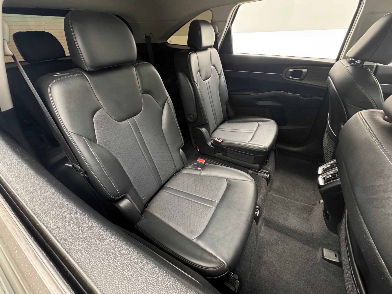 Thumbnail: 2023 Kia Sorento - 5