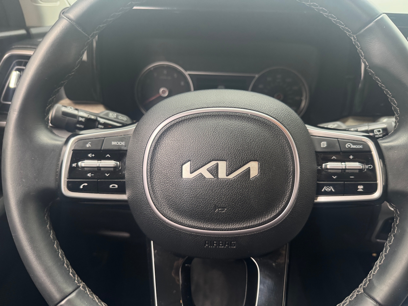 Thumbnail: 2023 Kia Sorento - 4