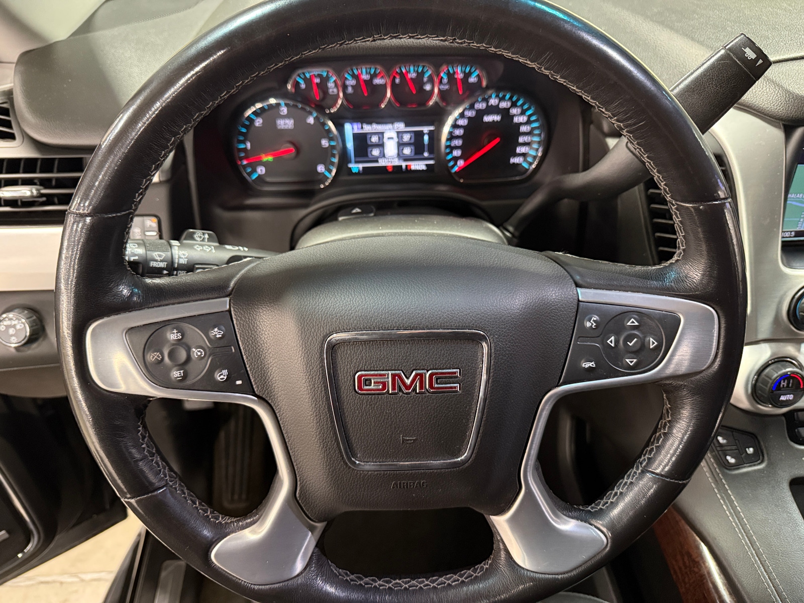 Thumbnail: 2018 GMC Yukon XL - 4