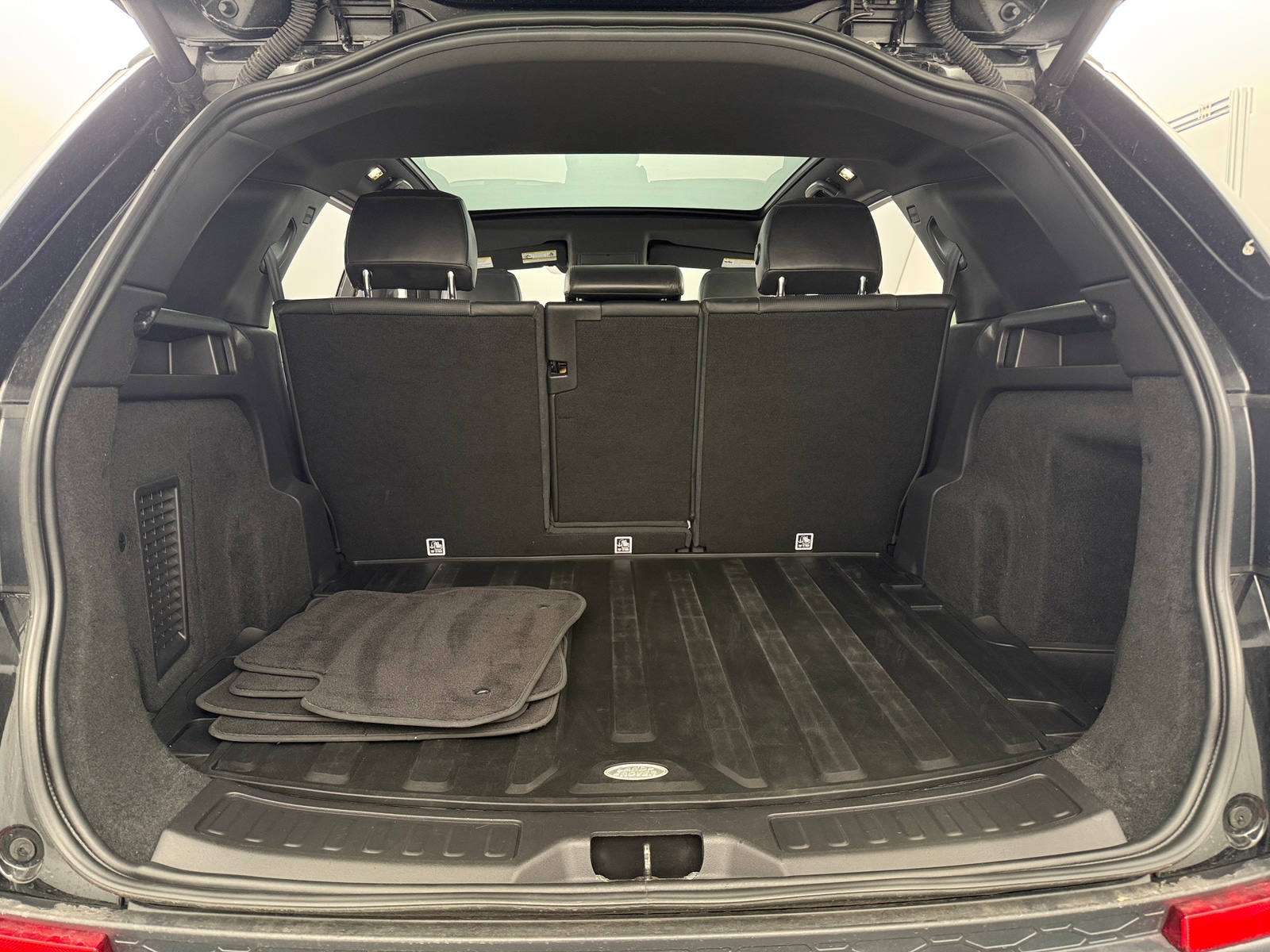 Thumbnail: 2019 Land Rover Discovery Sport - 6