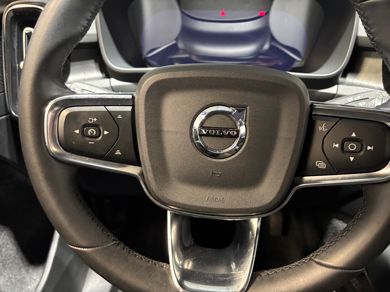 Thumbnail: 2023 Volvo C40 - 5