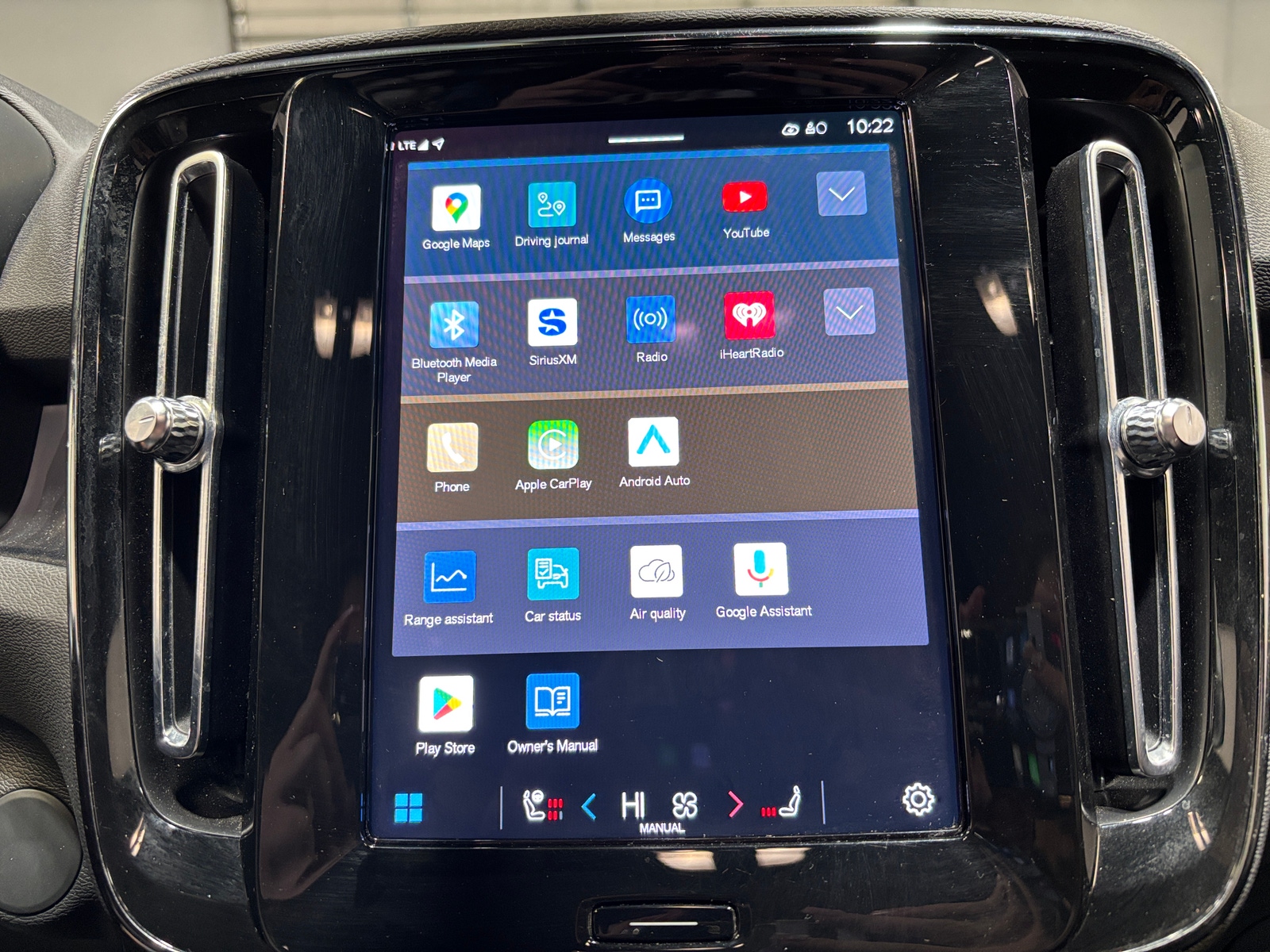 Thumbnail: 2023 Volvo C40 - 4