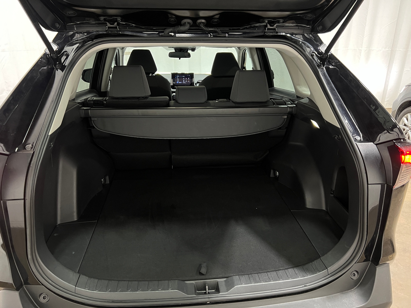 Thumbnail: 2025 Toyota RAV4 - 7