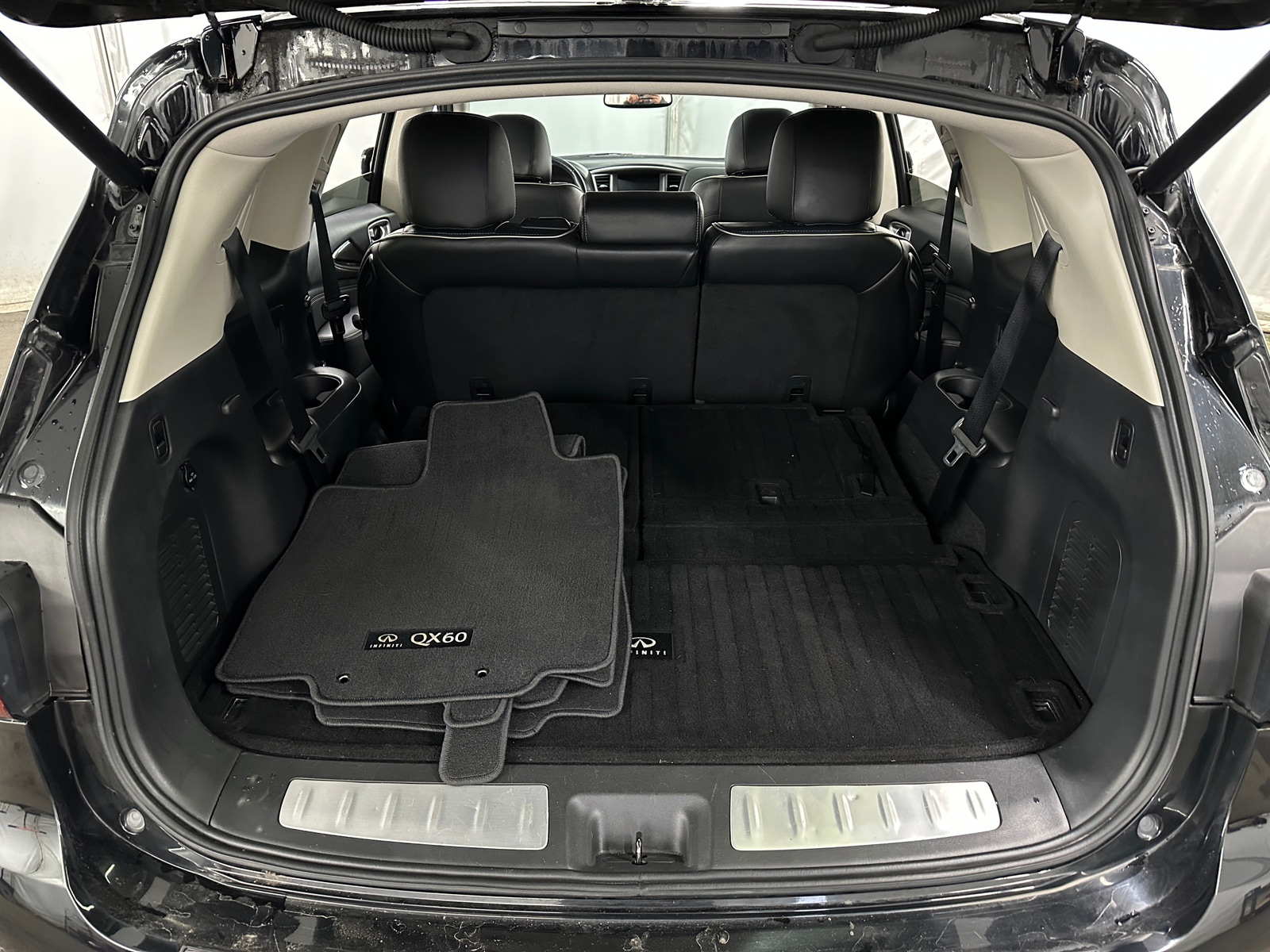 Thumbnail: 2017 INFINITI QX60 - 6