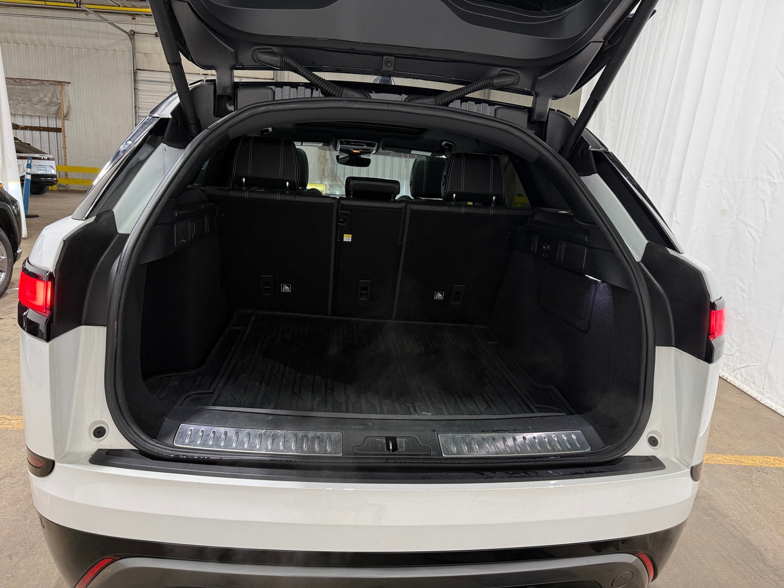 Thumbnail: 2020 Land Rover Range Rover Velar - 6