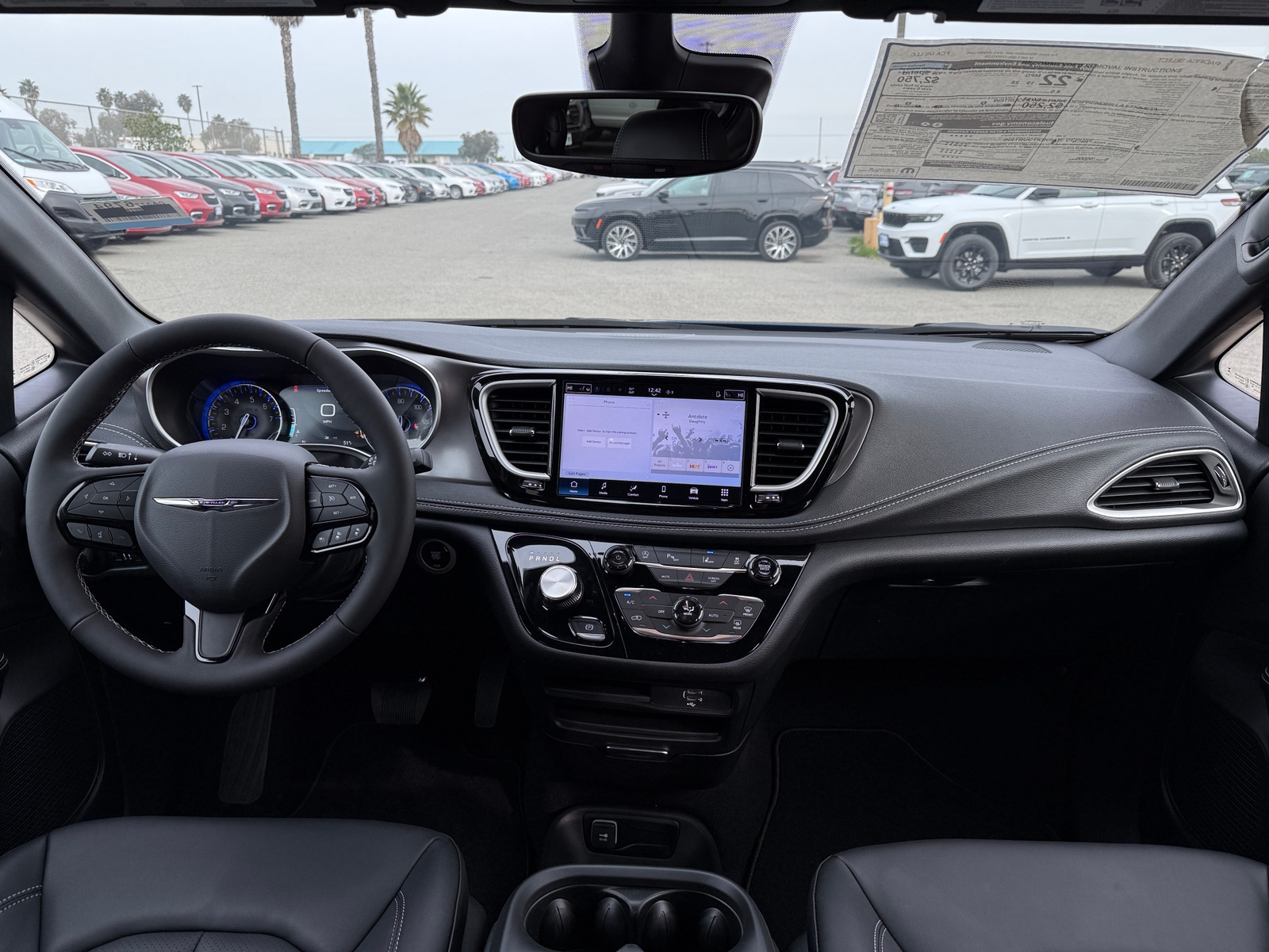 Thumbnail: 2026 Chrysler Pacifica - 2