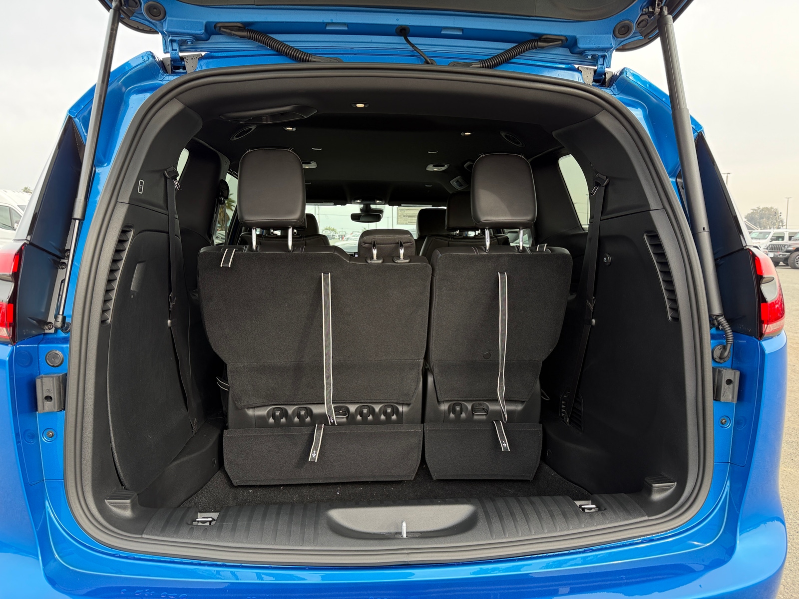 Thumbnail: 2026 Chrysler Pacifica - 6