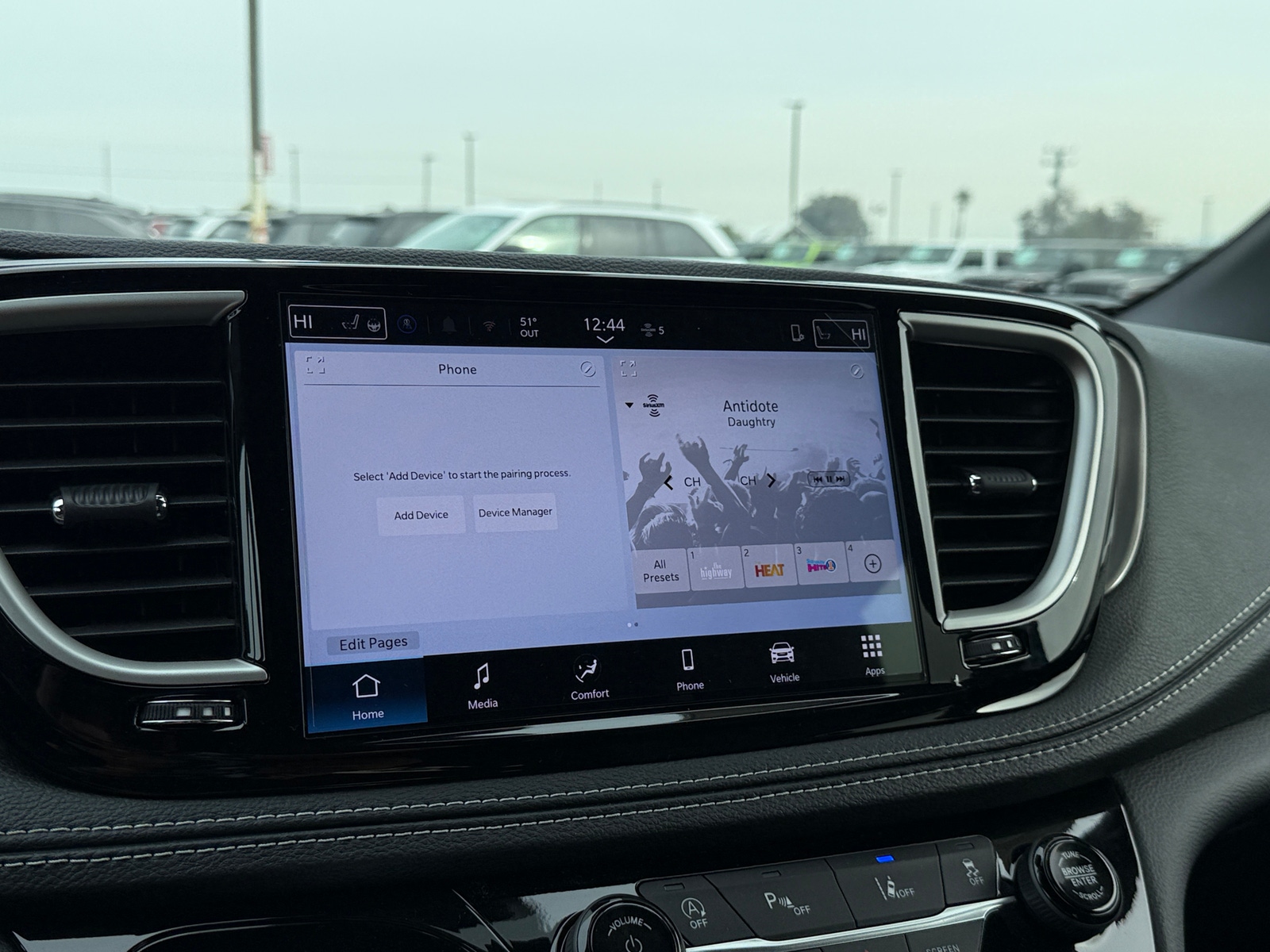 Thumbnail: 2026 Chrysler Pacifica - 3