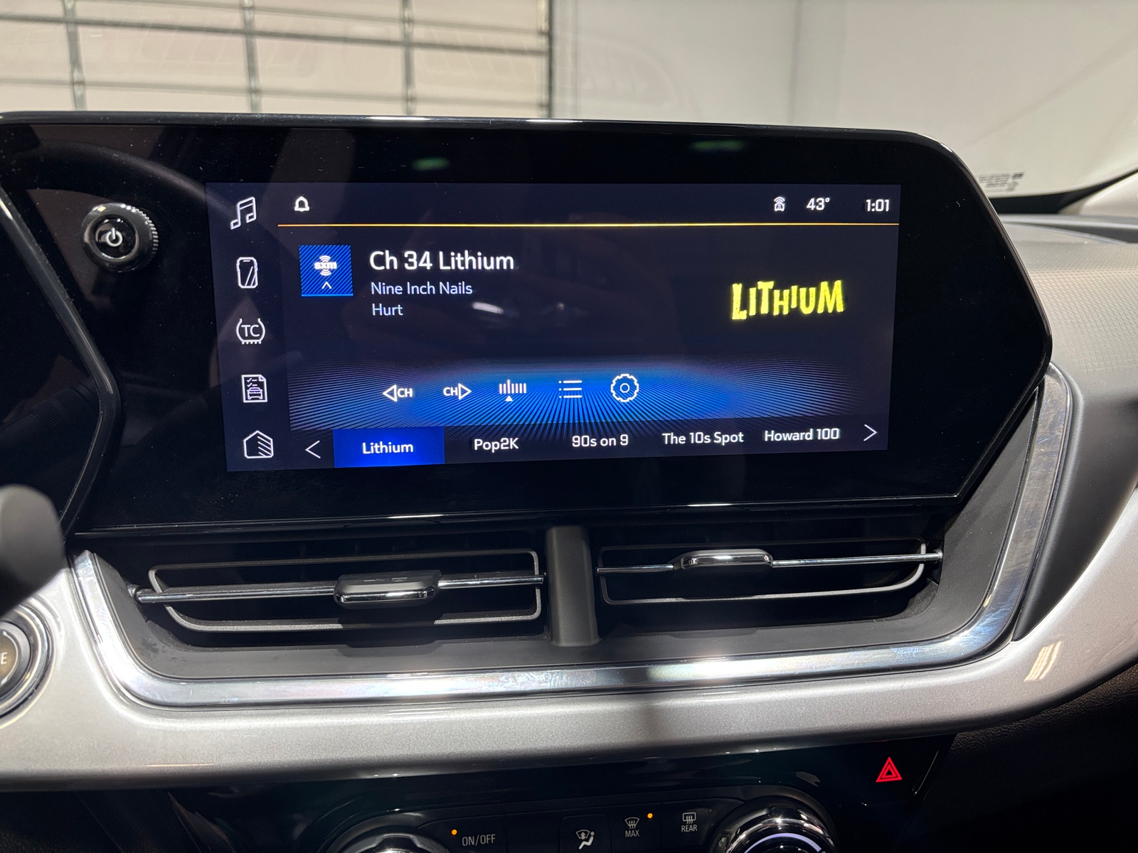 Thumbnail: 2025 Chevrolet Trax - 4