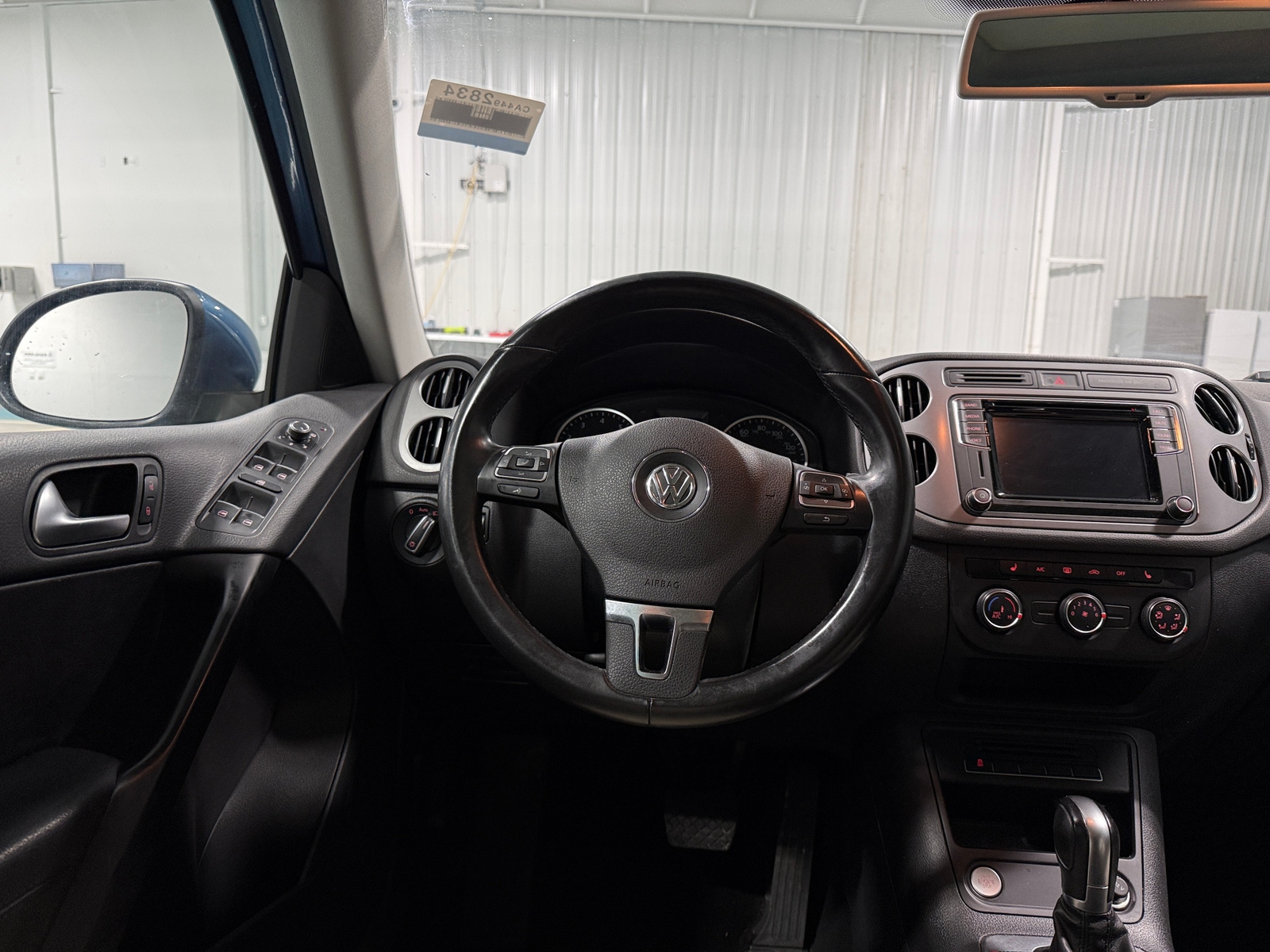 Thumbnail: 2017 Volkswagen Tiguan - 4