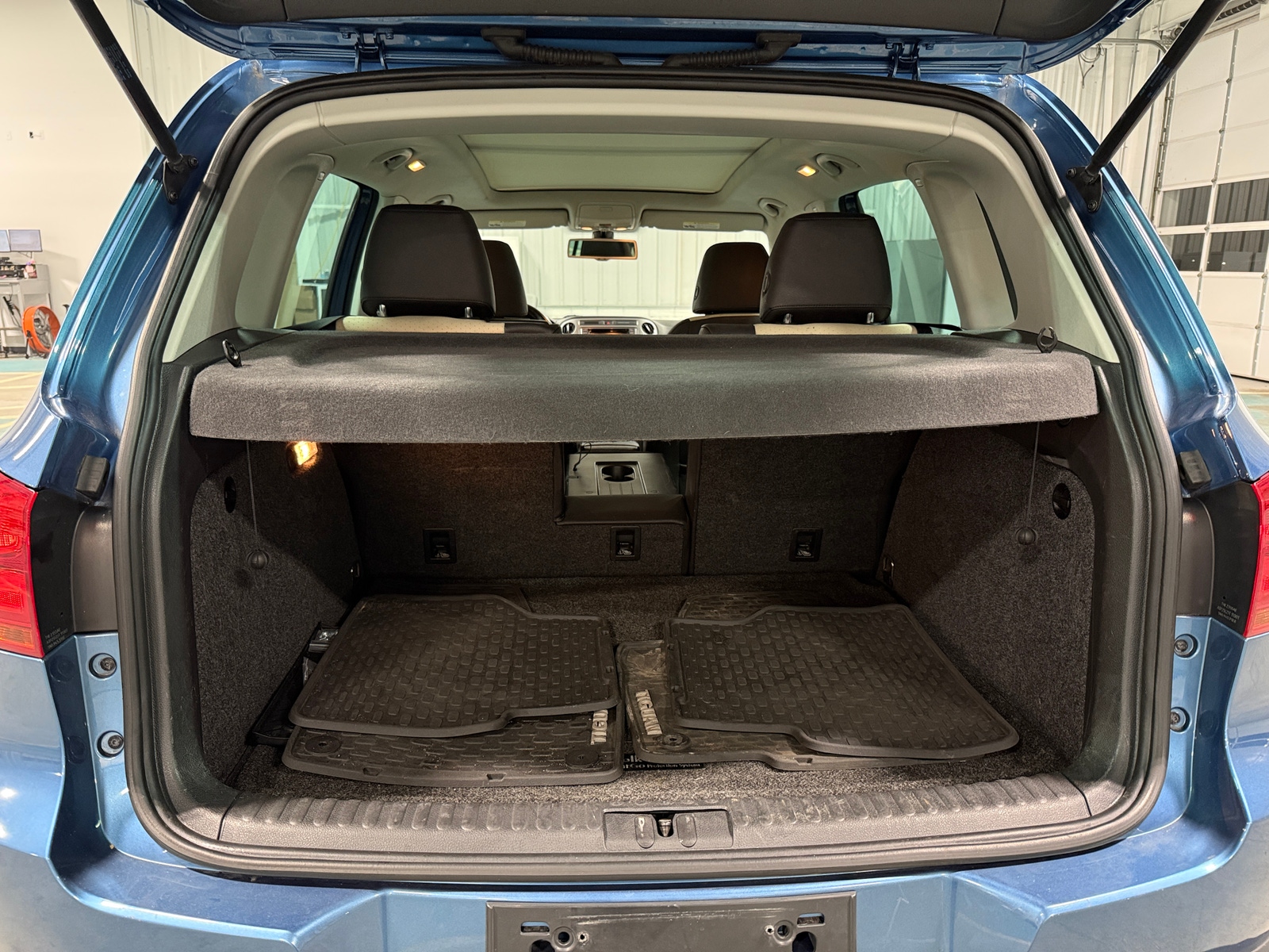 Thumbnail: 2017 Volkswagen Tiguan - 6