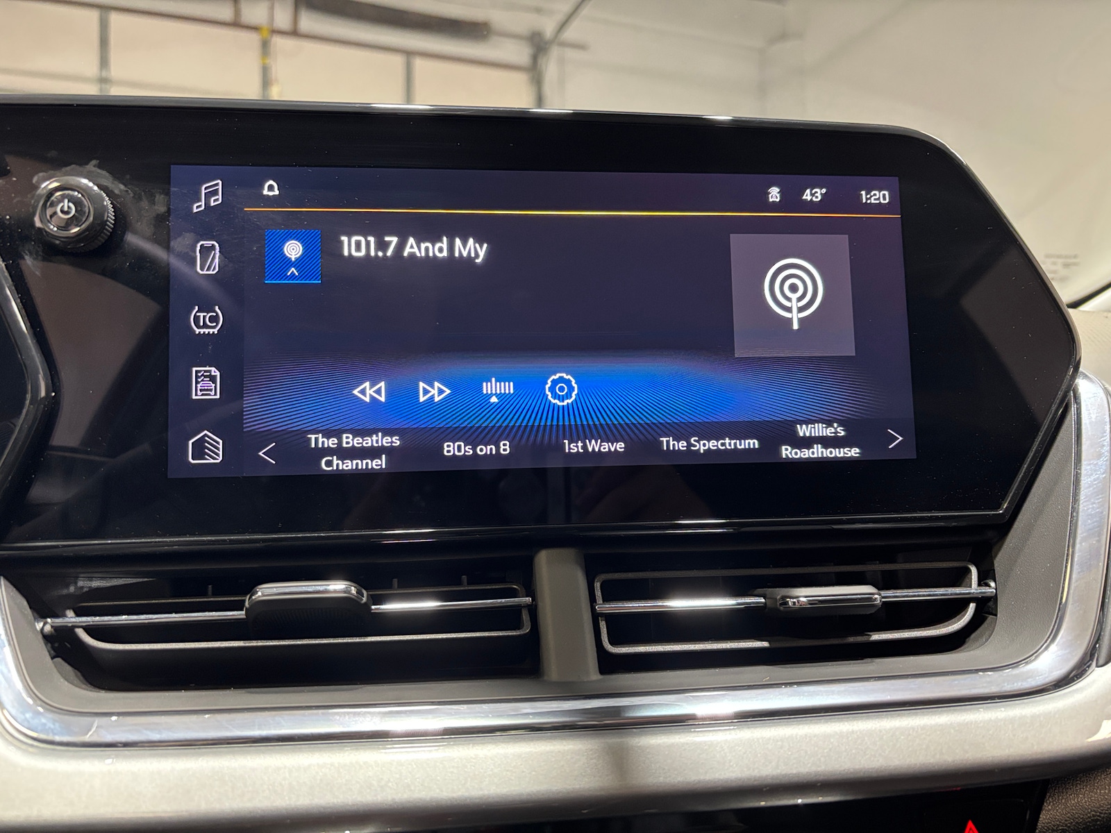 Thumbnail: 2025 Chevrolet Trax - 4