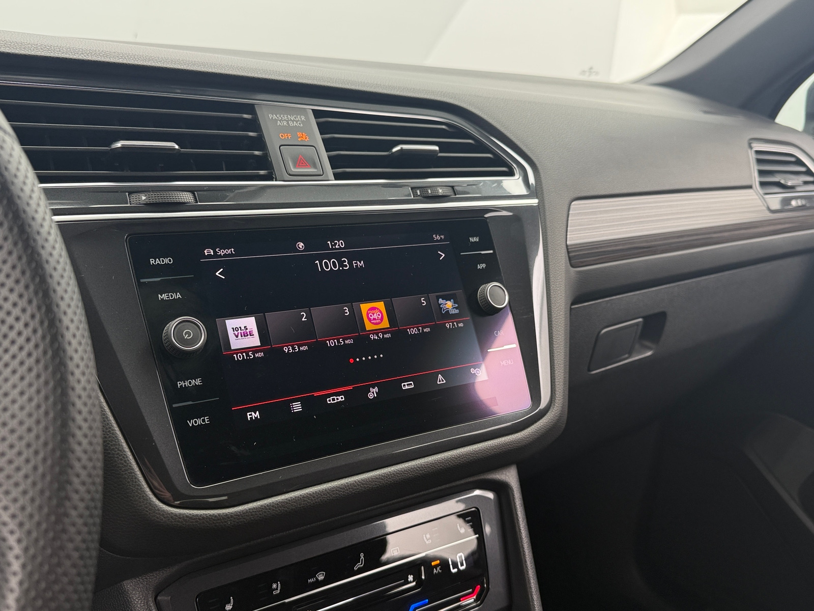 Thumbnail: 2022 Volkswagen Tiguan - 3