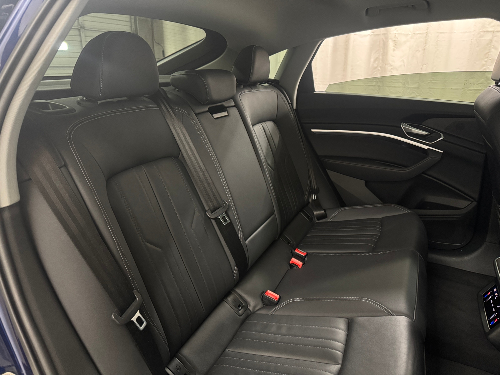 Thumbnail: 2022 Audi e-tron S - 5