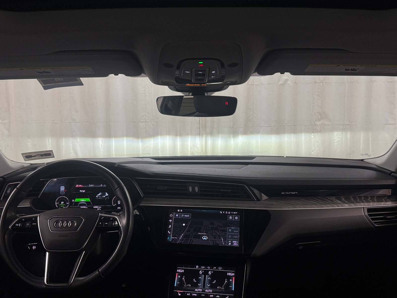 Thumbnail: 2022 Audi e-tron S - 2