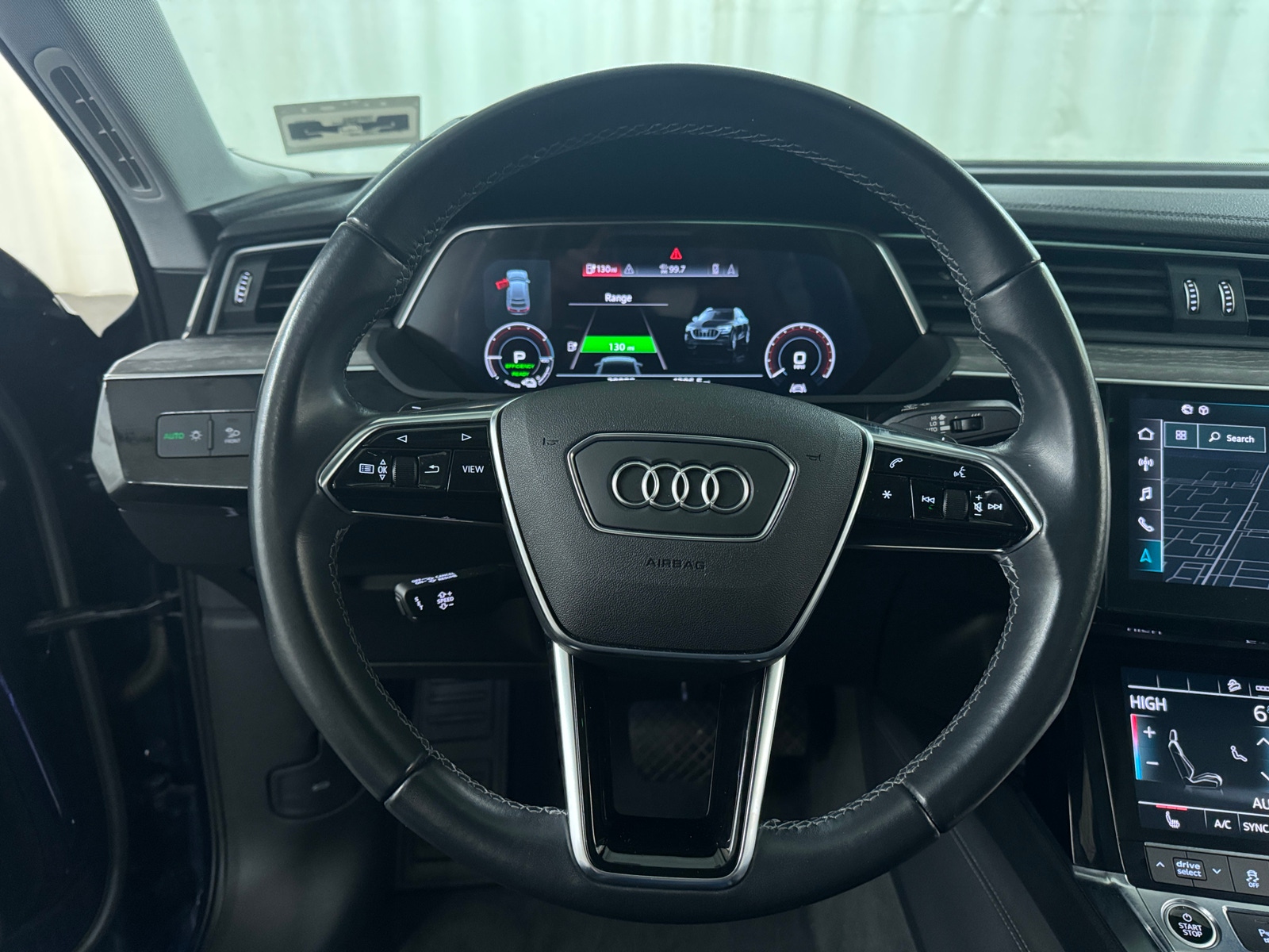 Thumbnail: 2022 Audi e-tron S - 4