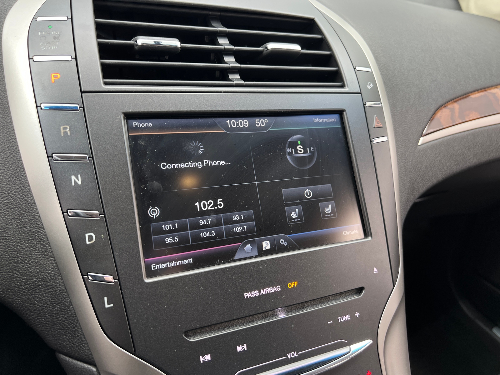 Thumbnail: 2014 Lincoln MKZ - 3