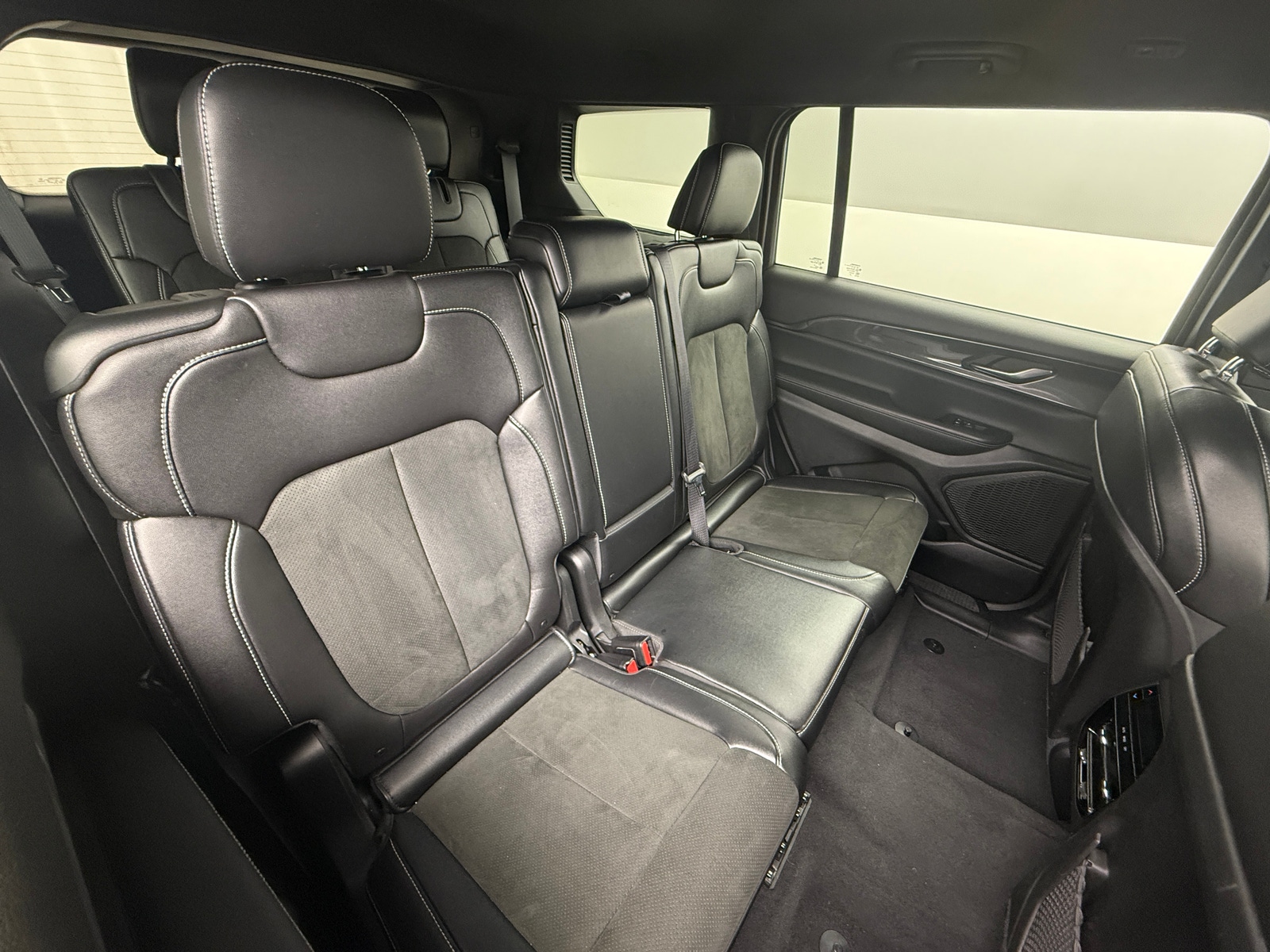 Thumbnail: 2023 Jeep Grand Cherokee L - 5