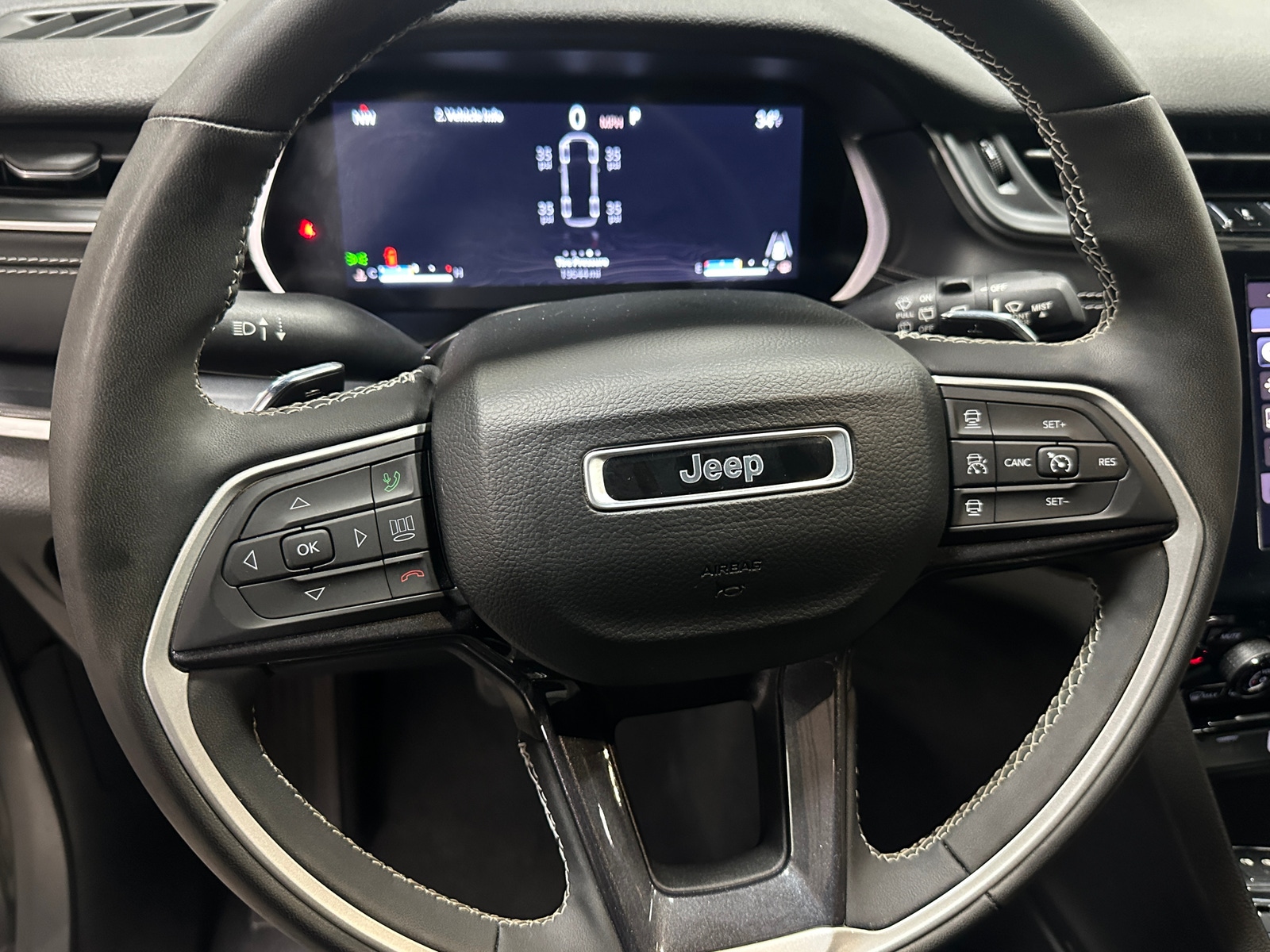 Thumbnail: 2023 Jeep Grand Cherokee L - 4