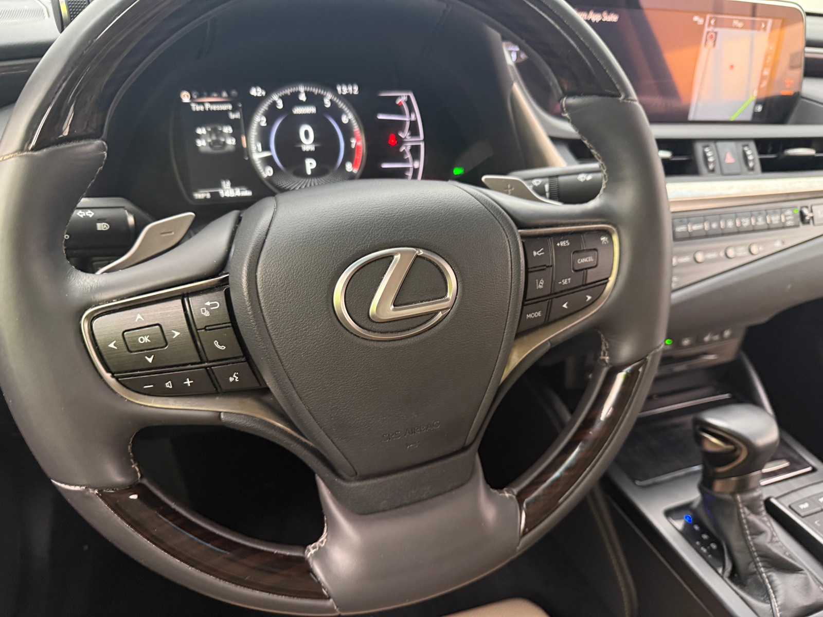 Thumbnail: 2020 Lexus ES - 4