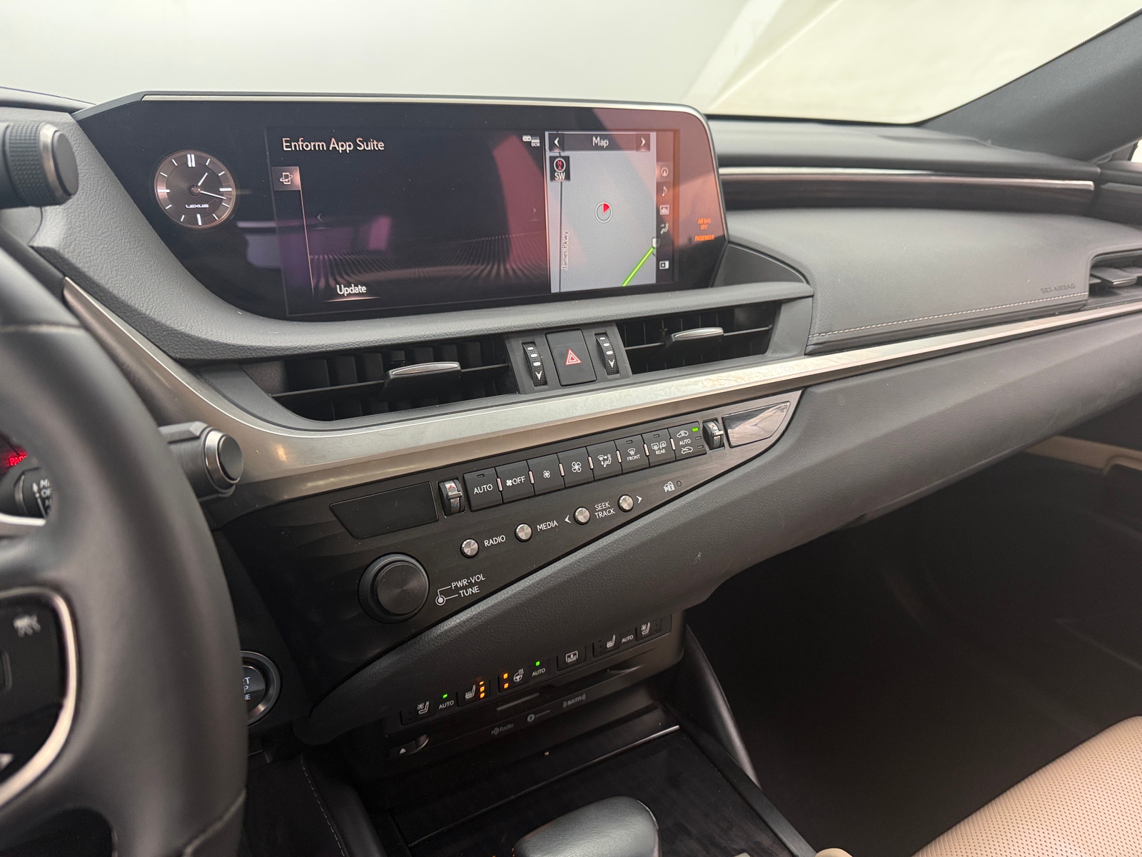 Thumbnail: 2020 Lexus ES - 3