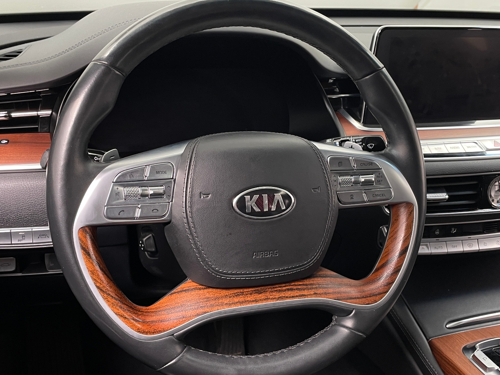 Thumbnail: 2019 Kia K900 - 4