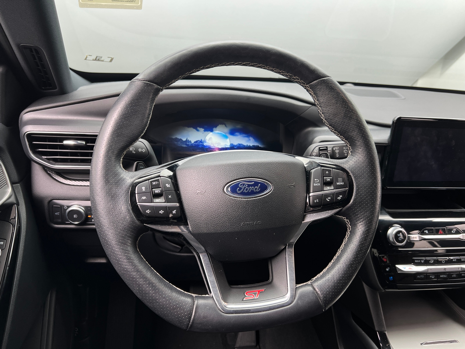 Thumbnail: 2022 Ford Explorer - 4