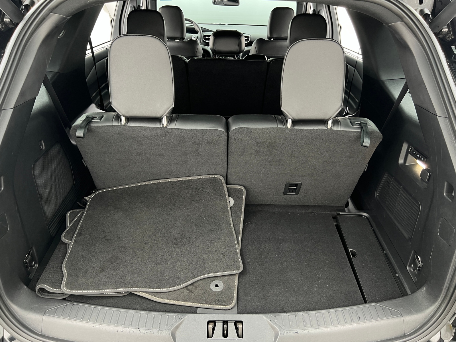 Thumbnail: 2022 Ford Explorer - 6