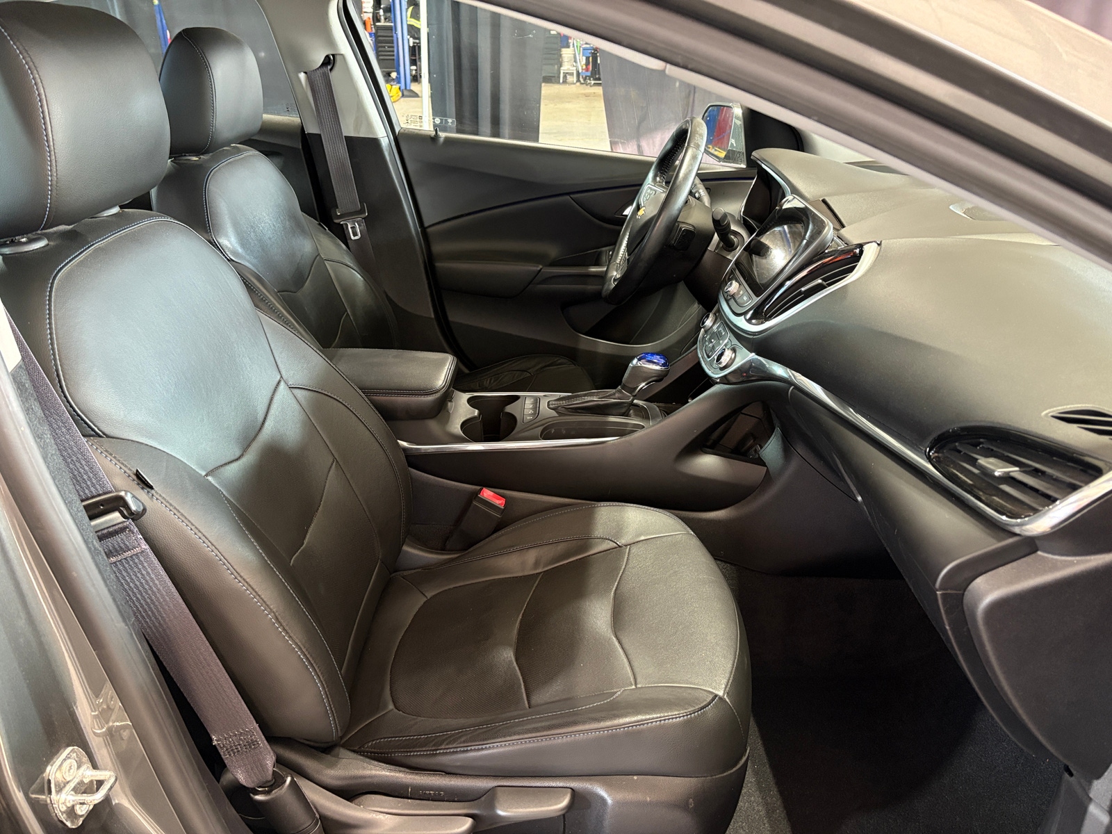 Thumbnail: 2017 Chevrolet Volt - 2