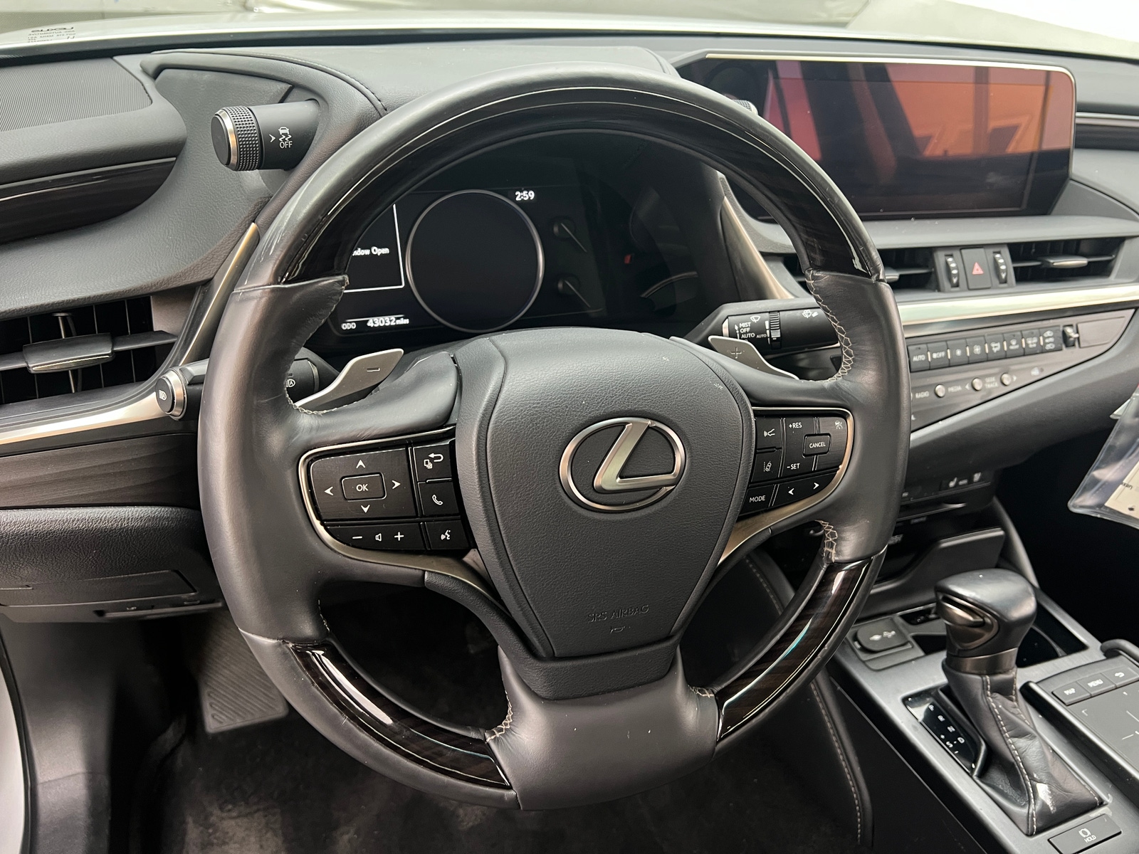 Thumbnail: 2019 Lexus ES - 4