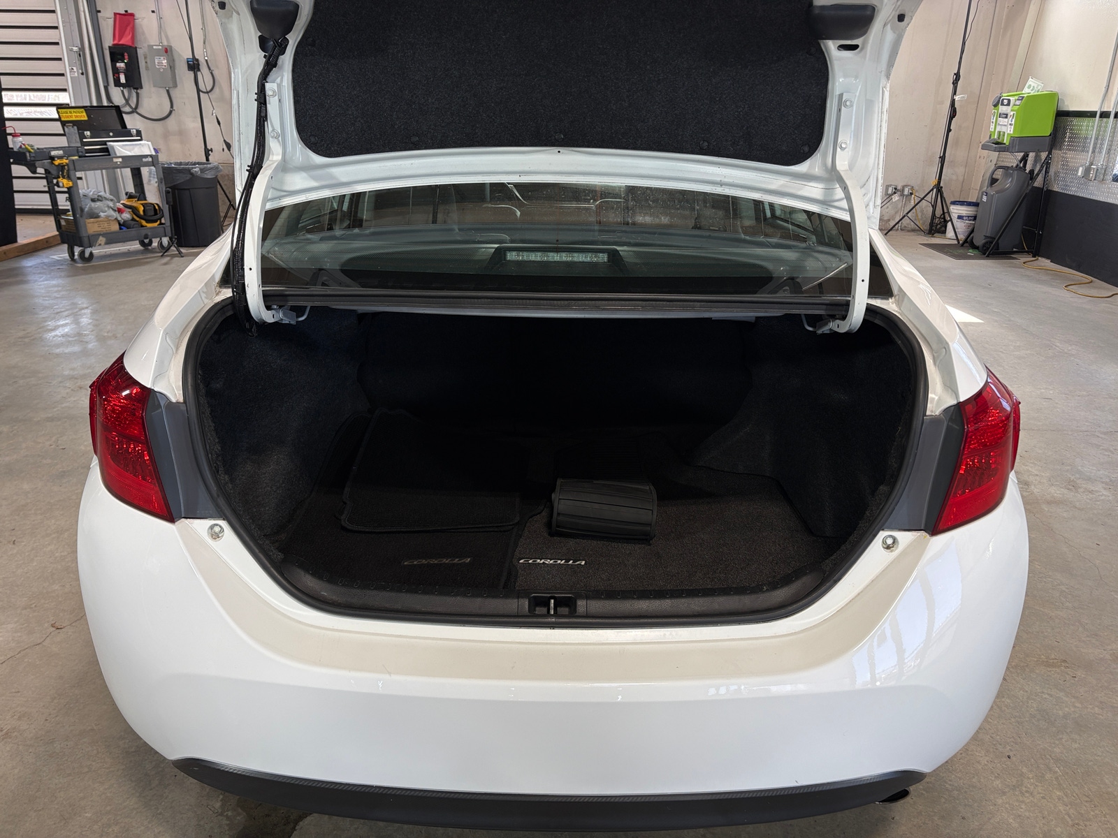 Thumbnail: 2017 Toyota Corolla - 6