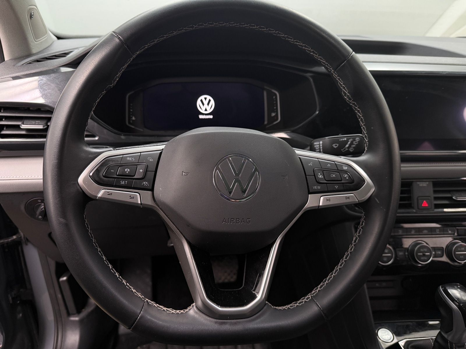 Thumbnail: 2022 Volkswagen Taos - 4