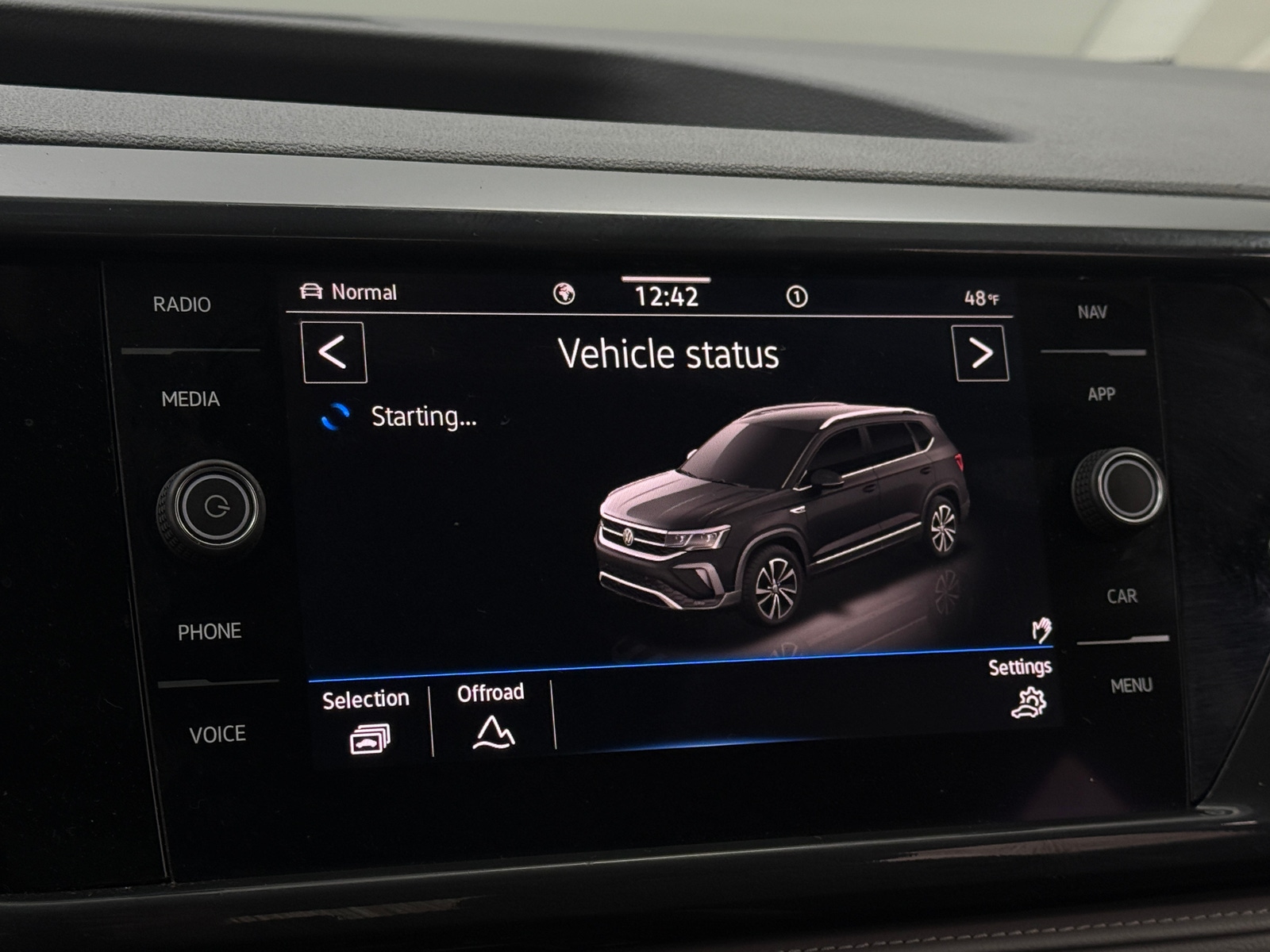 Thumbnail: 2022 Volkswagen Taos - 3