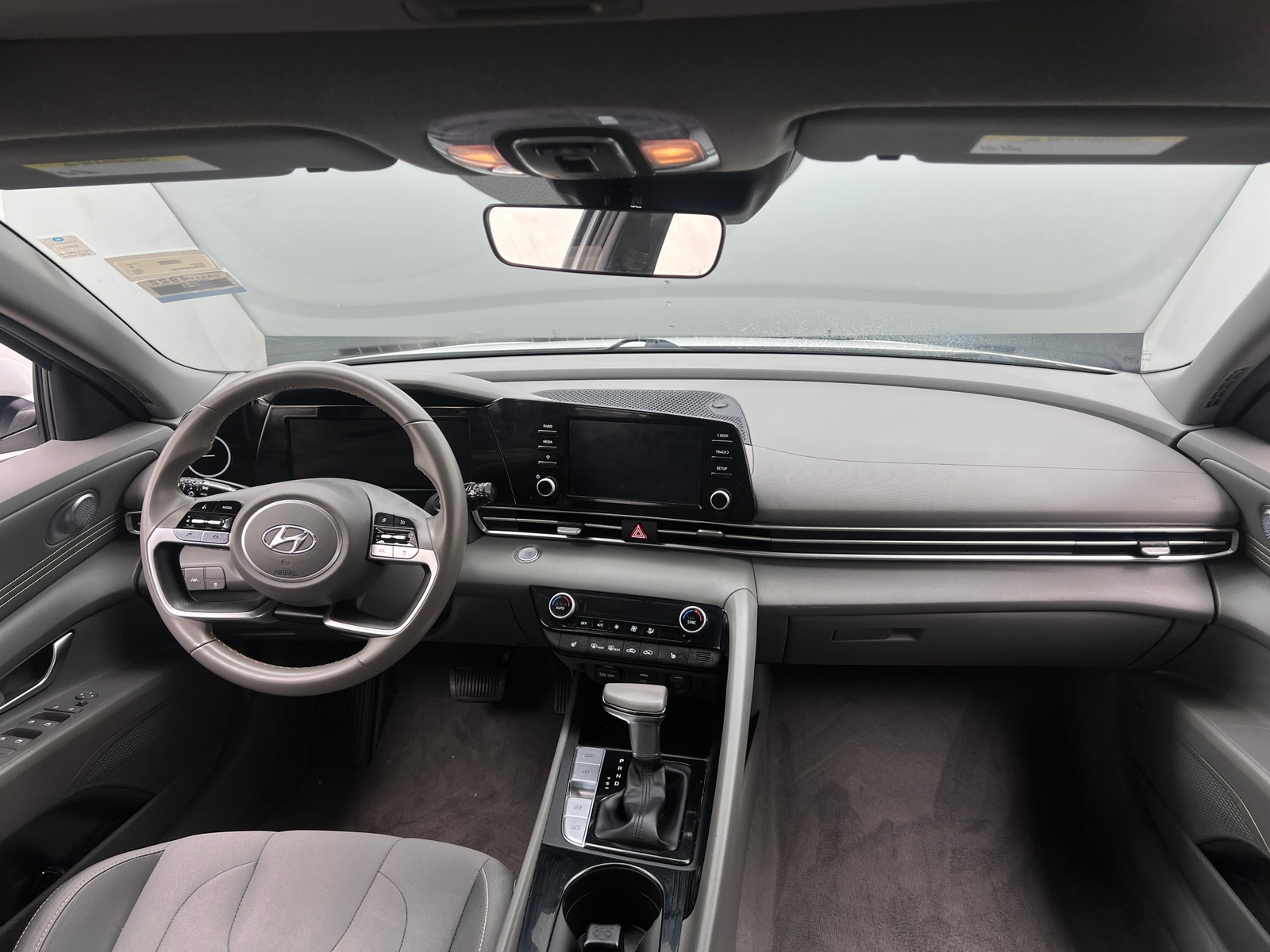 Thumbnail: 2022 Hyundai Elantra - 3