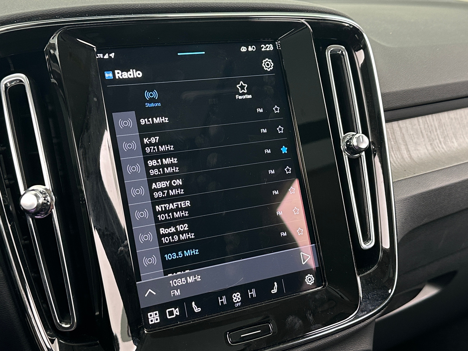 Thumbnail: 2025 Volvo XC40 - 4