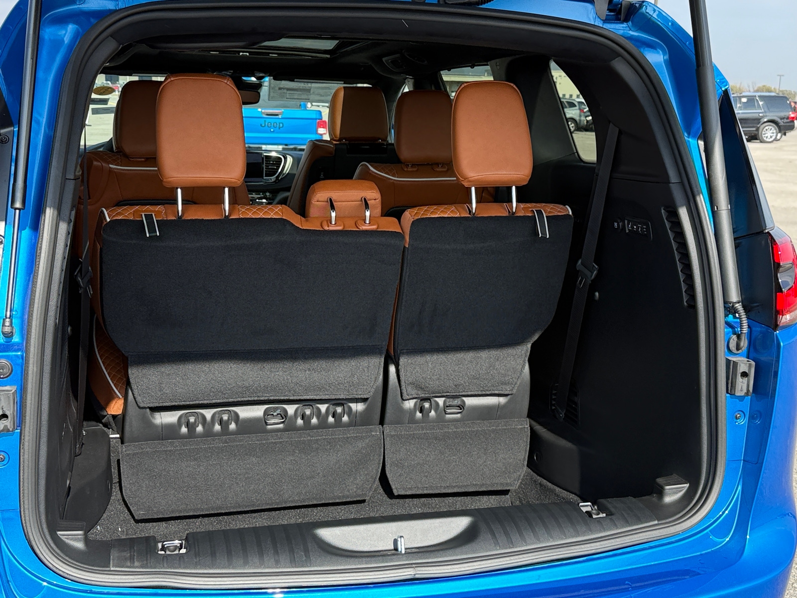 Thumbnail: 2026 Chrysler Pacifica - 6