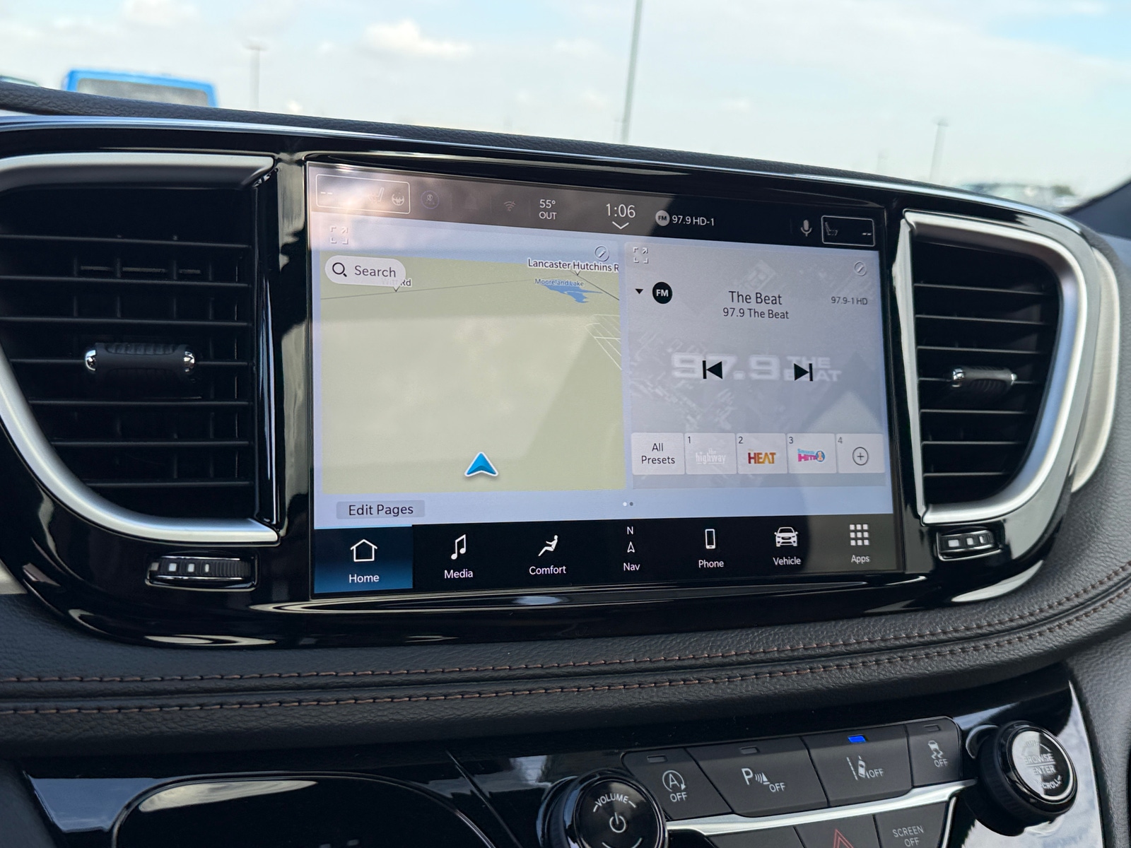 Thumbnail: 2026 Chrysler Pacifica - 3