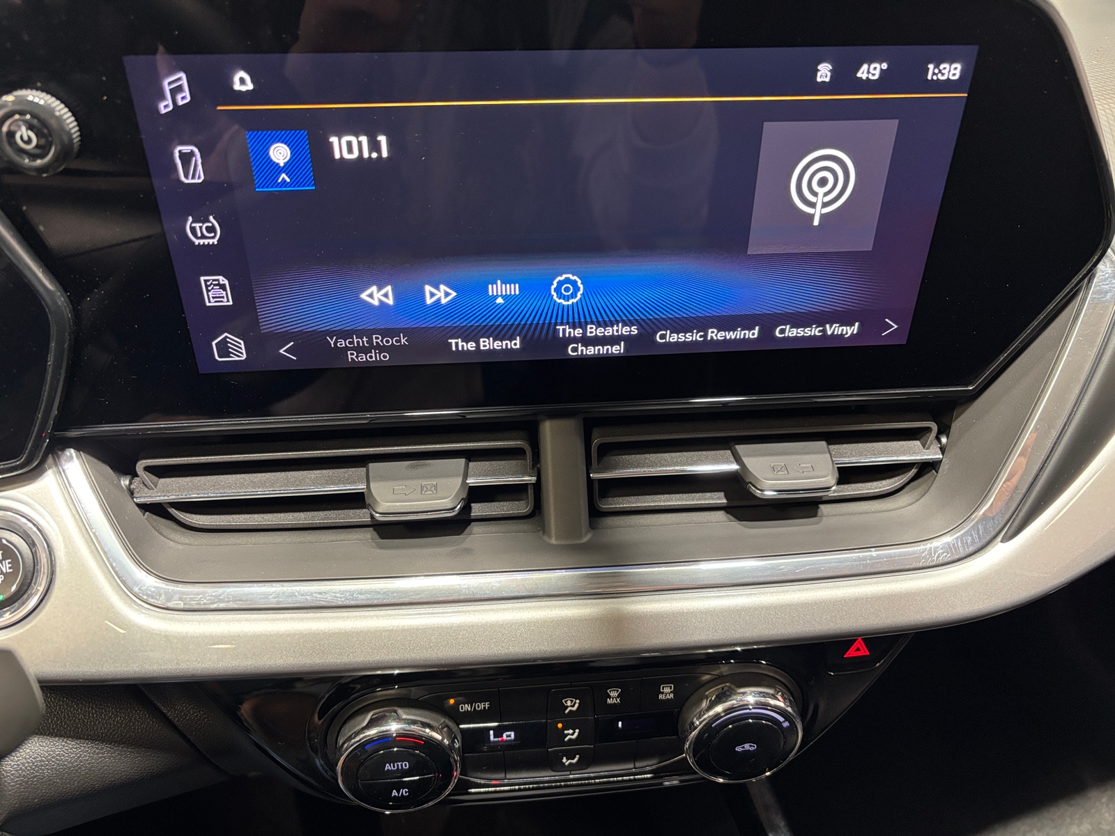 Thumbnail: 2025 Chevrolet Trax - 4