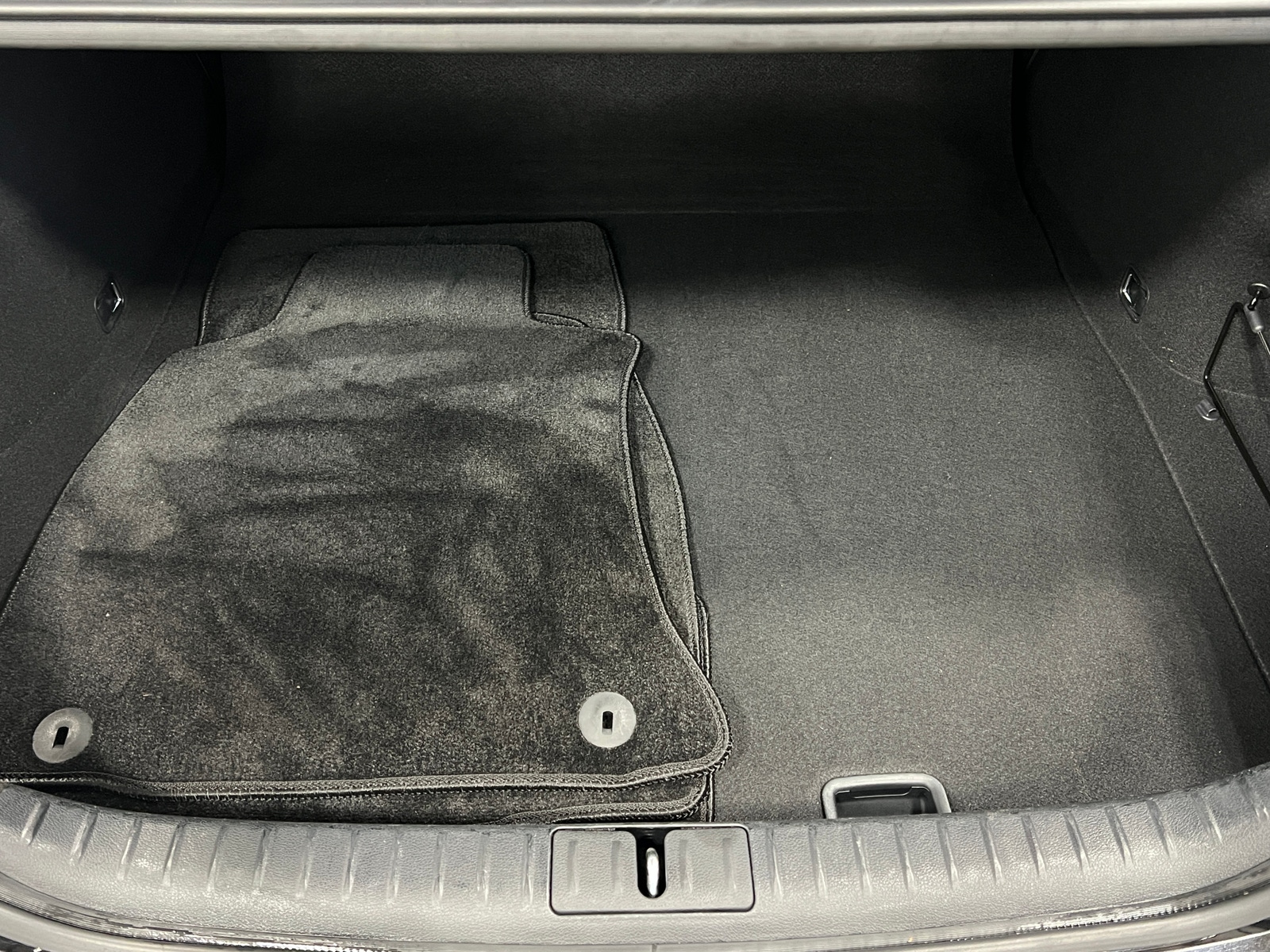 Thumbnail: 2025 Genesis G70 - 6