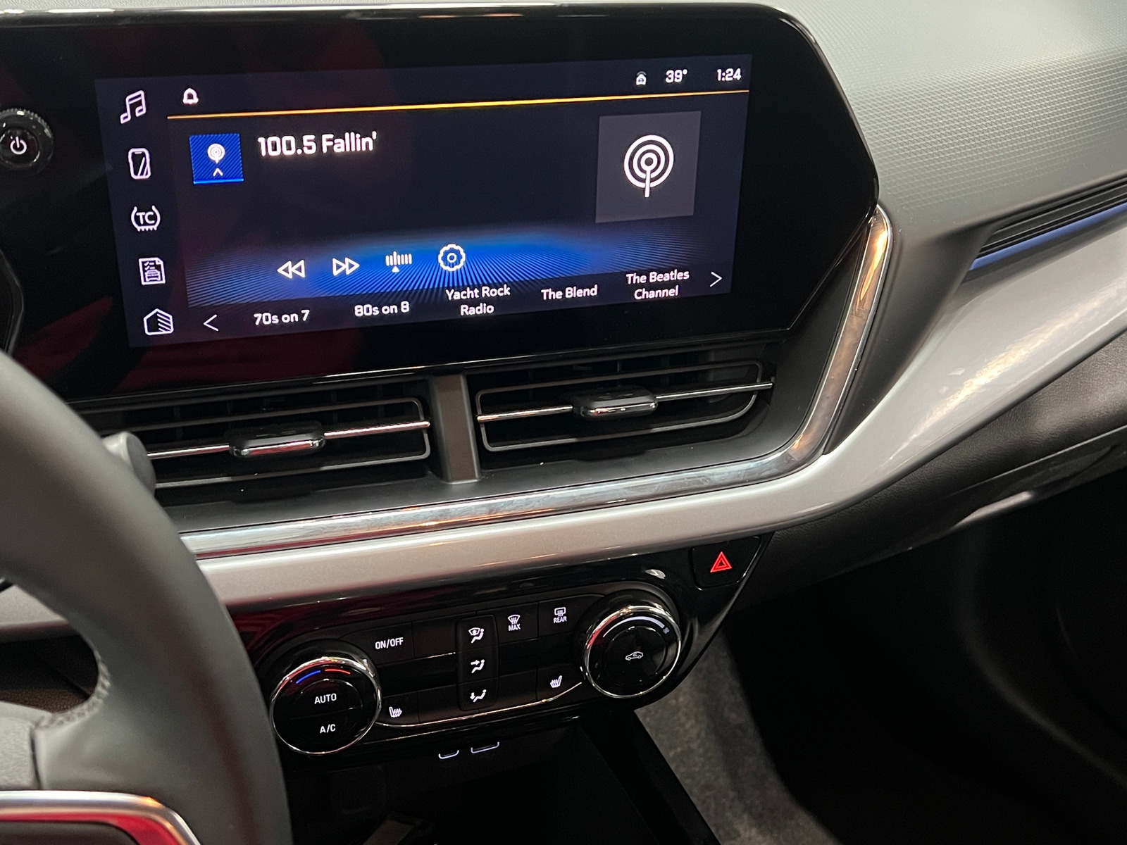 Thumbnail: 2025 Chevrolet Trax - 4