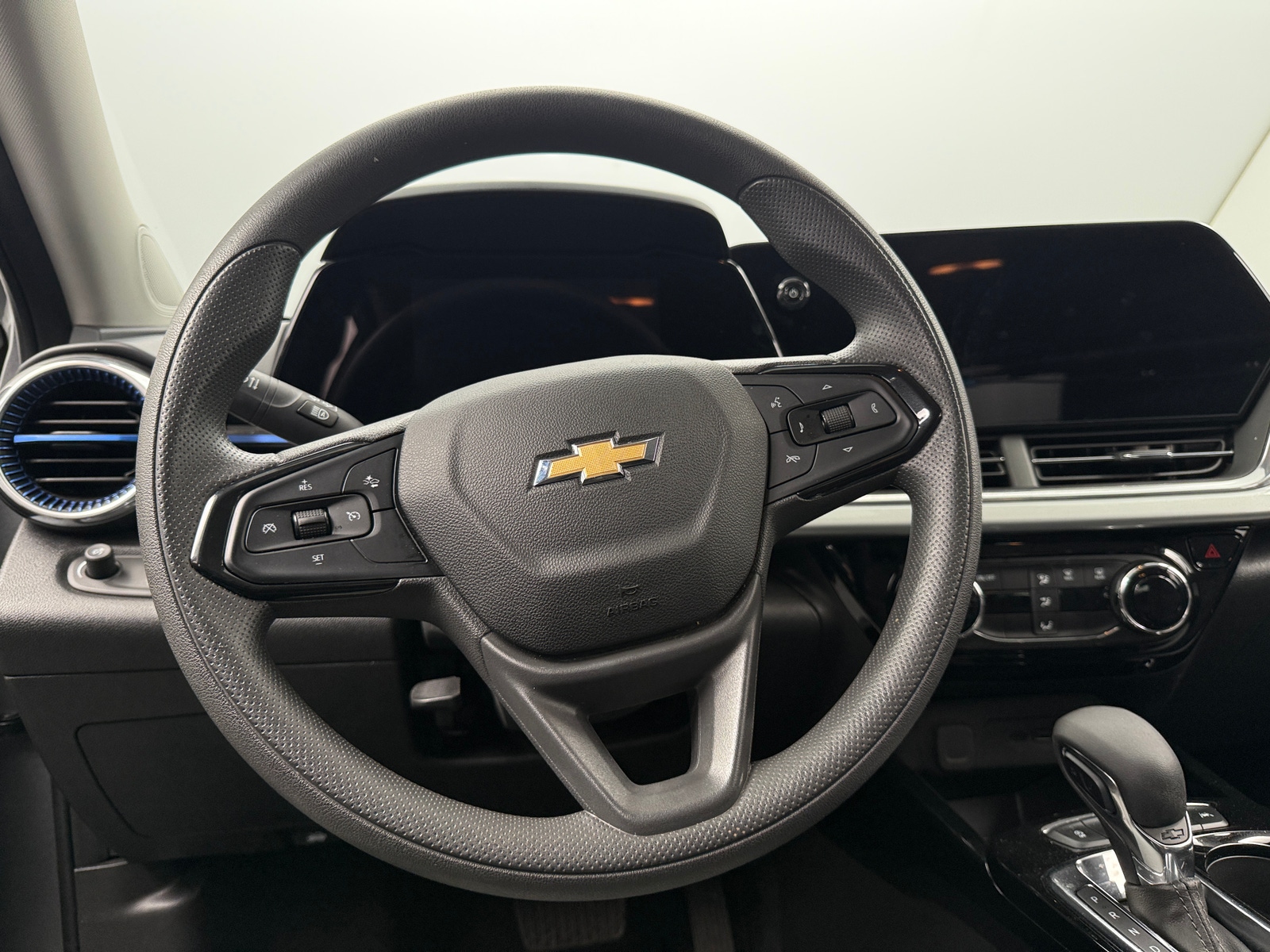 Thumbnail: 2025 Chevrolet Trax - 5