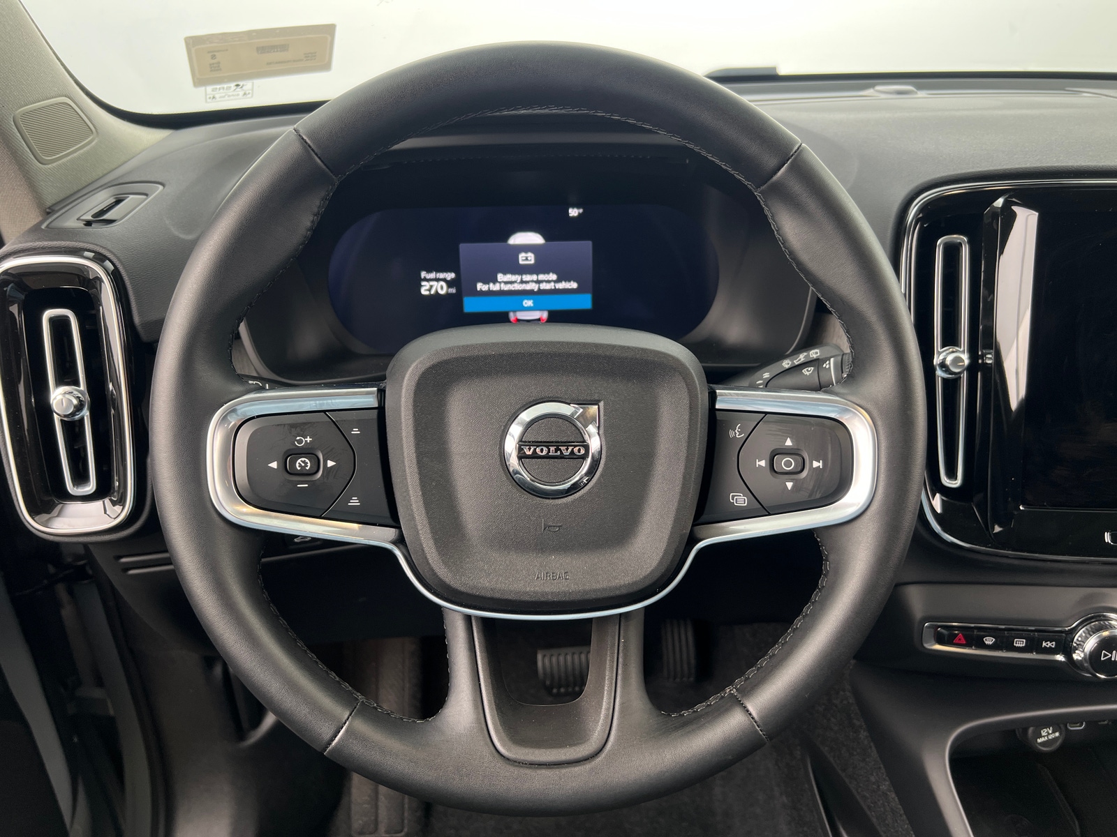 Thumbnail: 2025 Volvo XC40 - 4