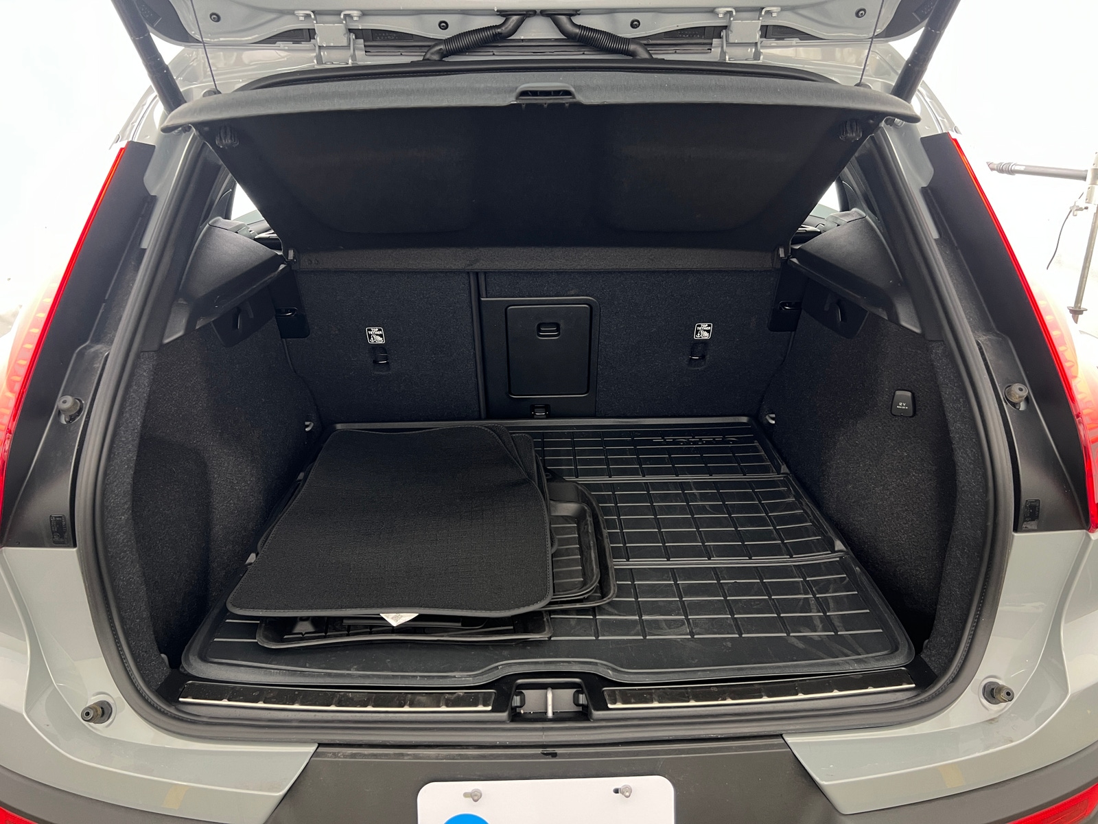 Thumbnail: 2025 Volvo XC40 - 6