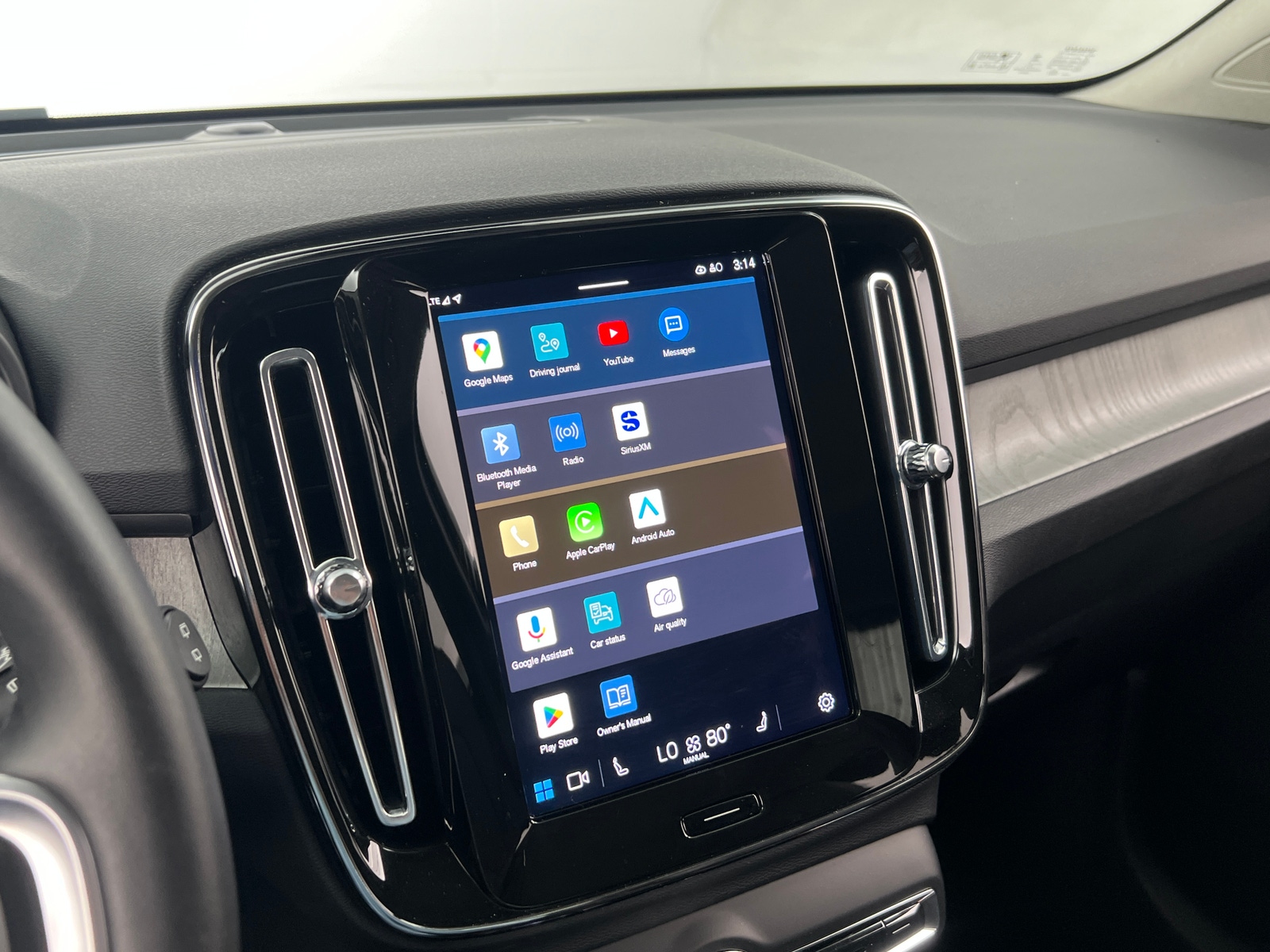 Thumbnail: 2025 Volvo XC40 - 3